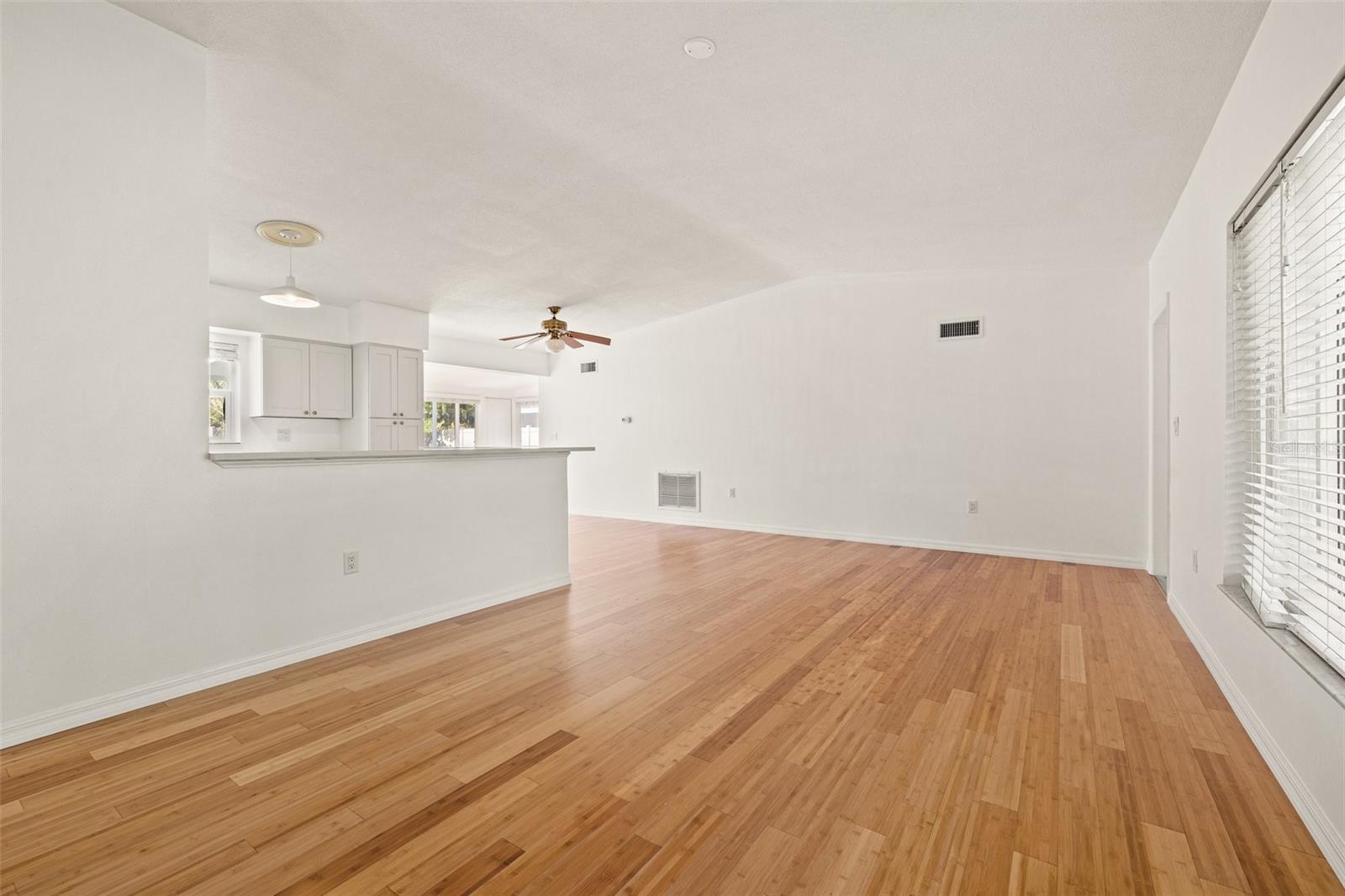 1084 39TH AVE NE, ST PETERSBURG, FL, 33703