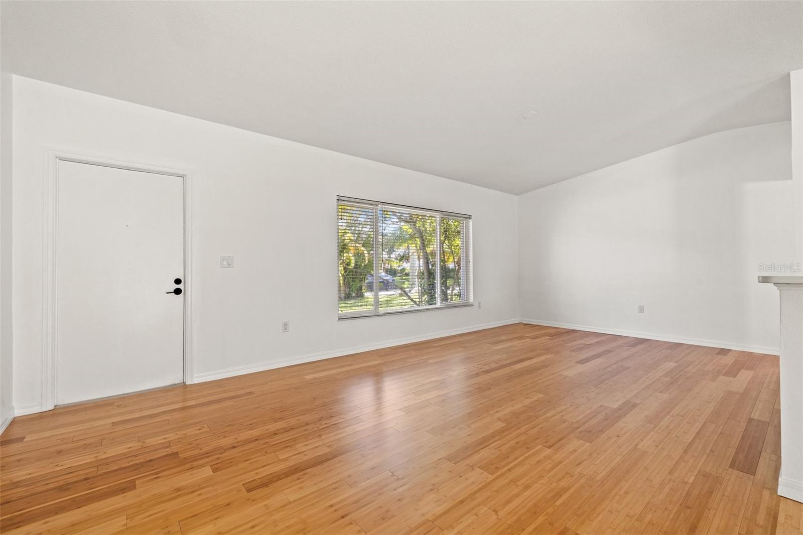 1084 39TH AVE NE, ST PETERSBURG, FL, 33703