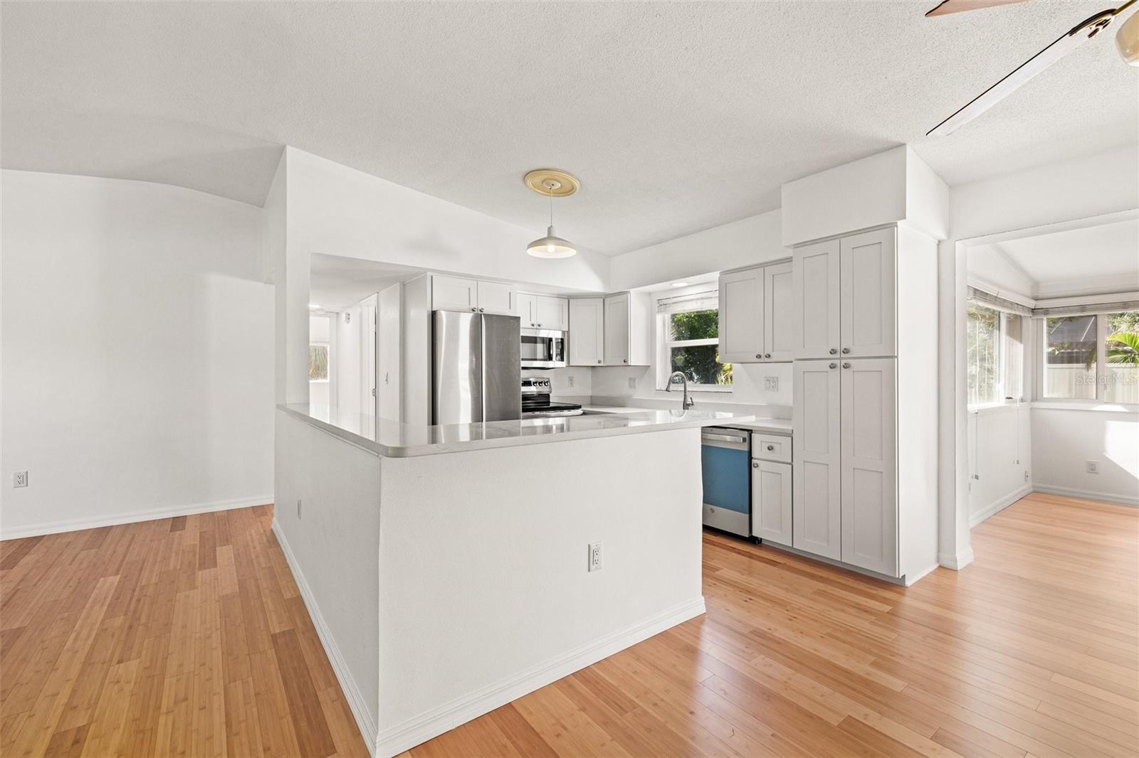 1084 39TH AVE NE, ST PETERSBURG, FL, 33703