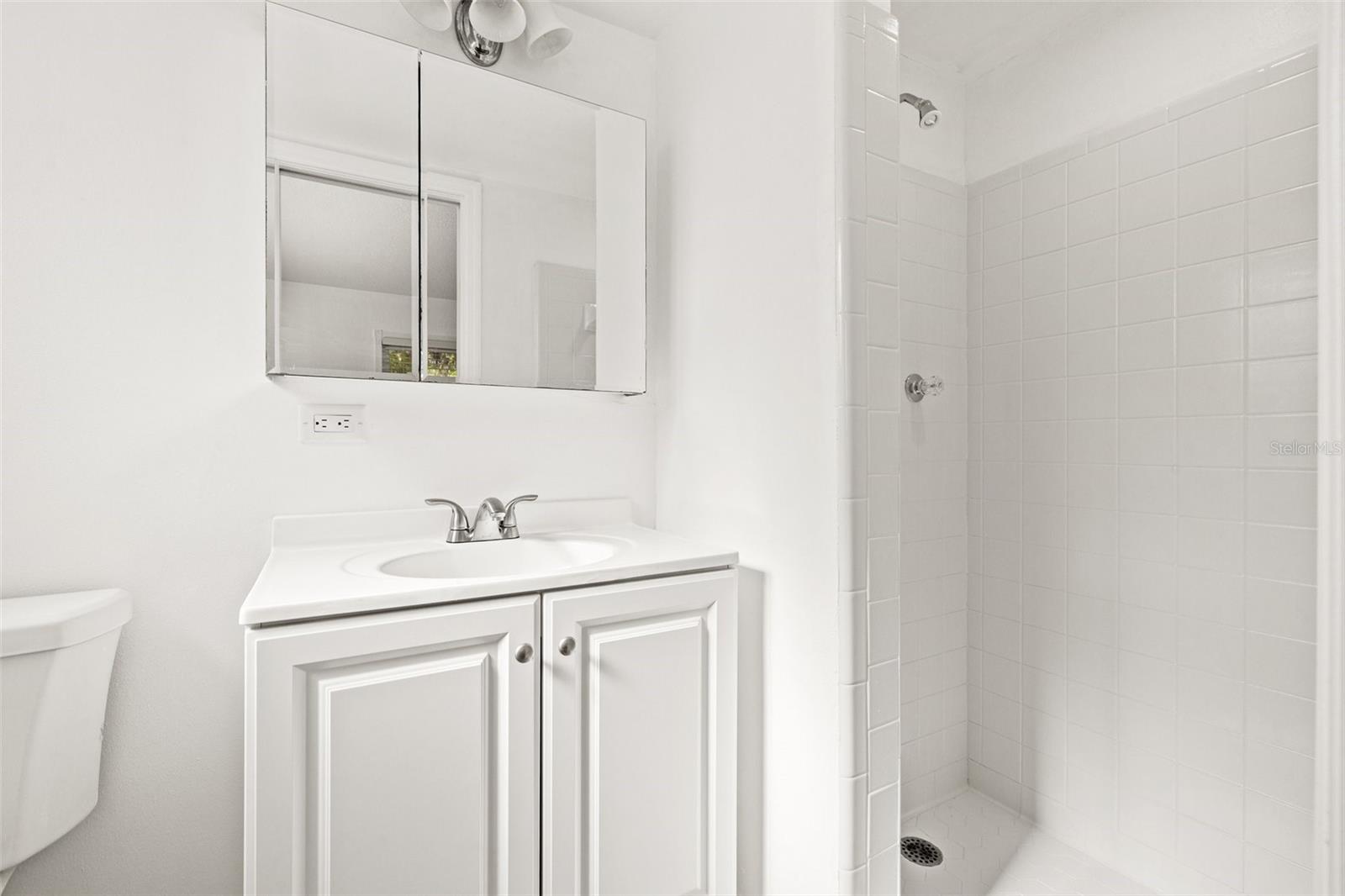 1084 39TH AVE NE, ST PETERSBURG, FL, 33703