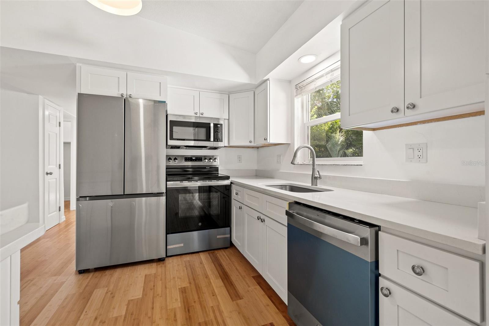 1084 39TH AVE NE, ST PETERSBURG, FL, 33703