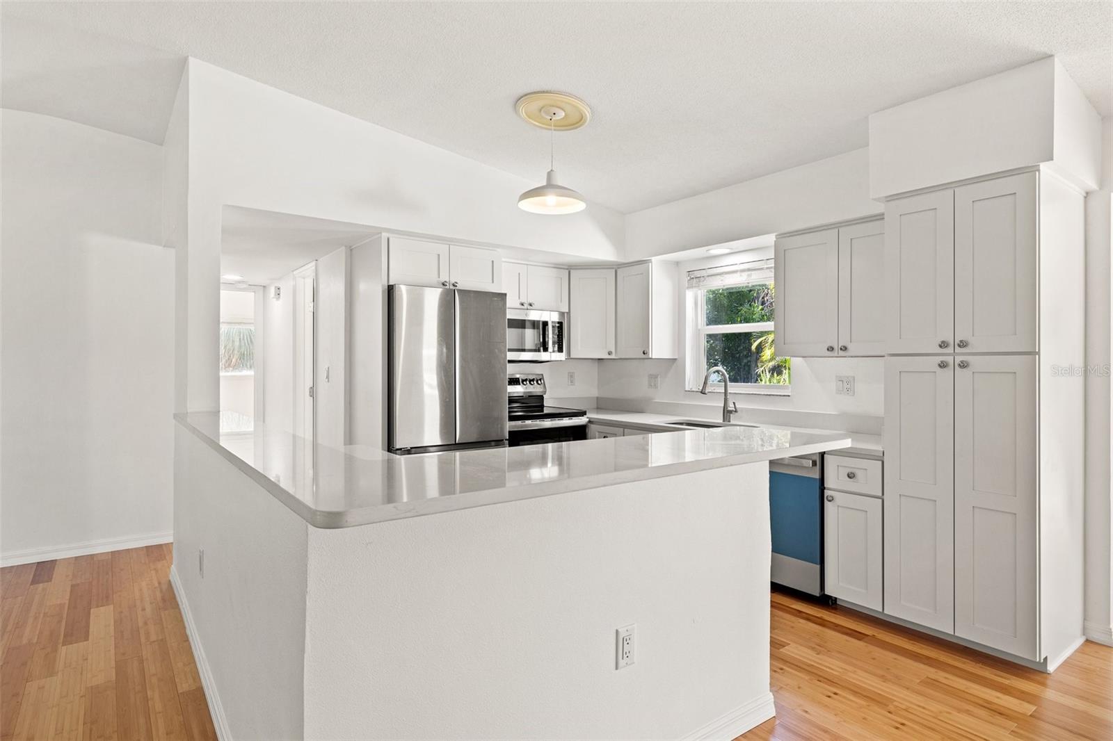 1084 39TH AVE NE, ST PETERSBURG, FL, 33703