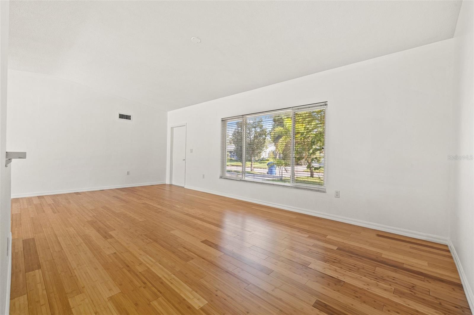 1084 39TH AVE NE, ST PETERSBURG, FL, 33703