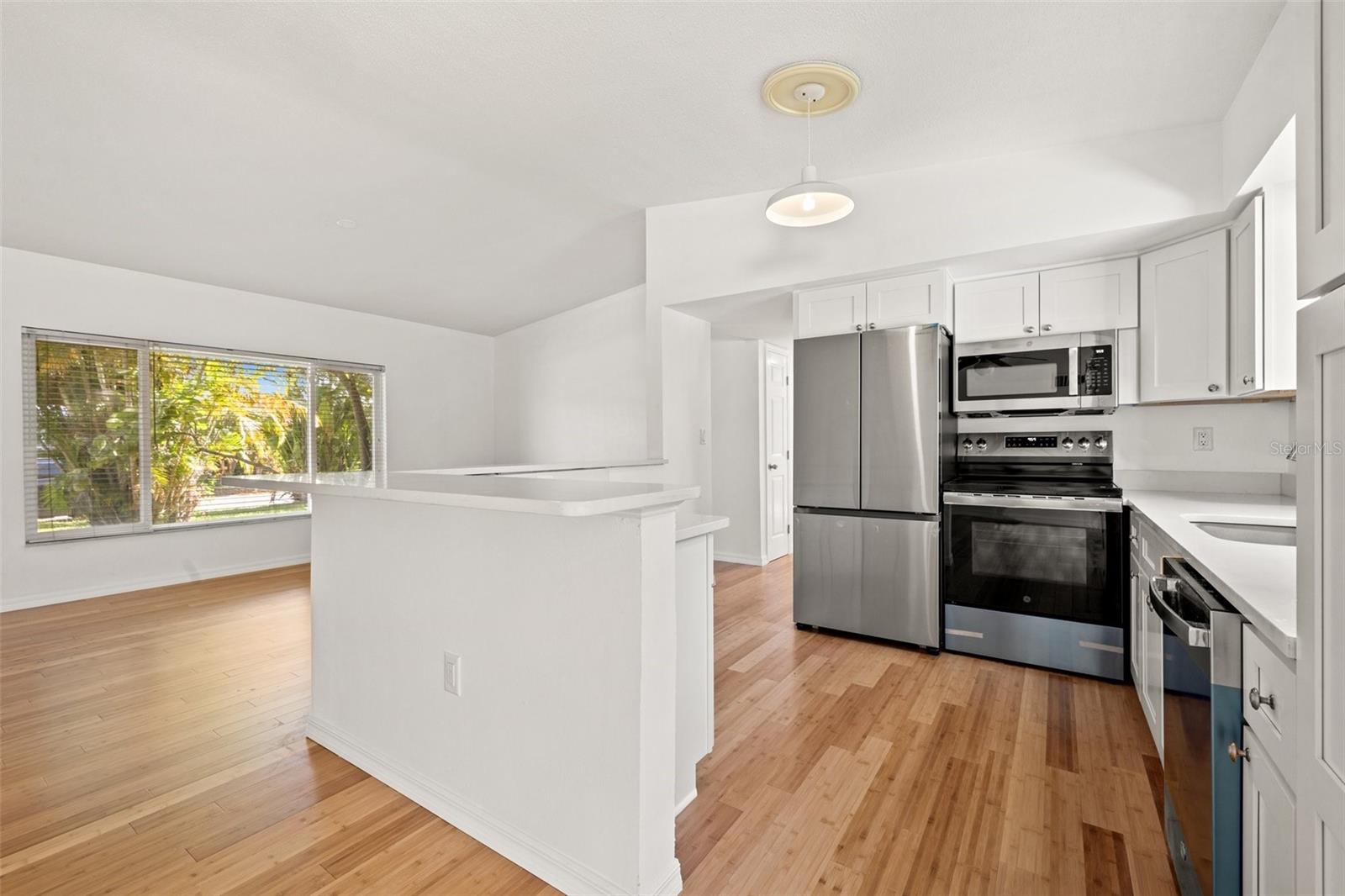 1084 39TH AVE NE, ST PETERSBURG, FL, 33703