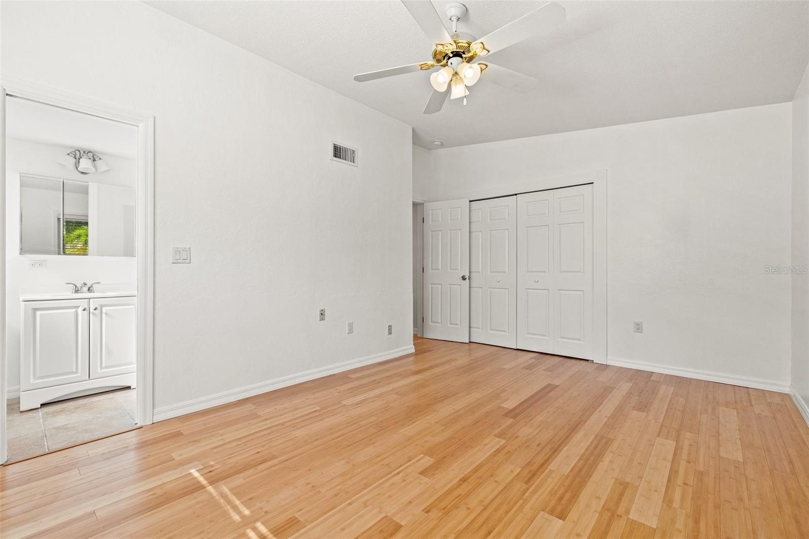 1084 39TH AVE NE, ST PETERSBURG, FL, 33703