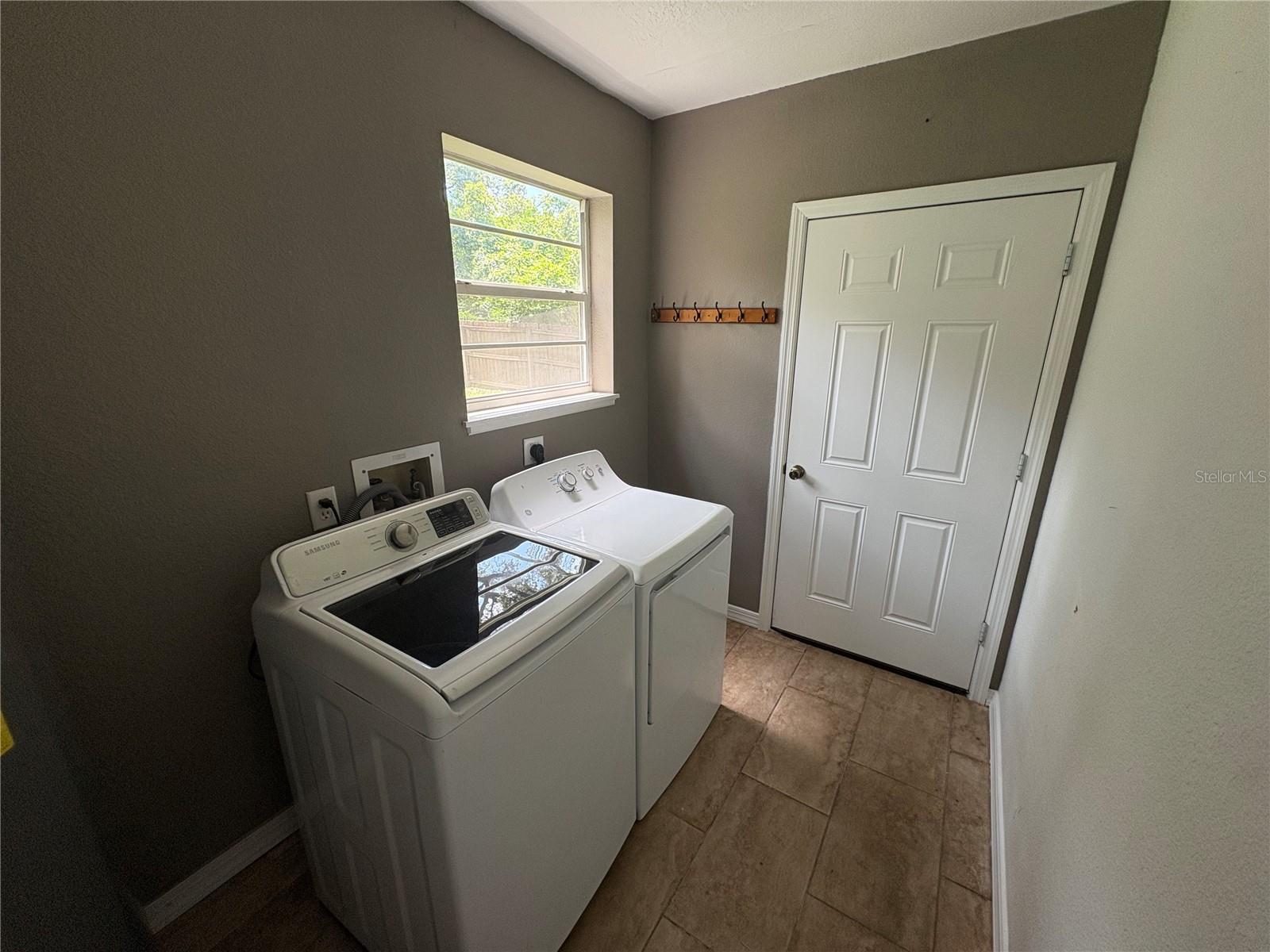 411 S COBBLE CT, MOUNT DORA, FL, 32757