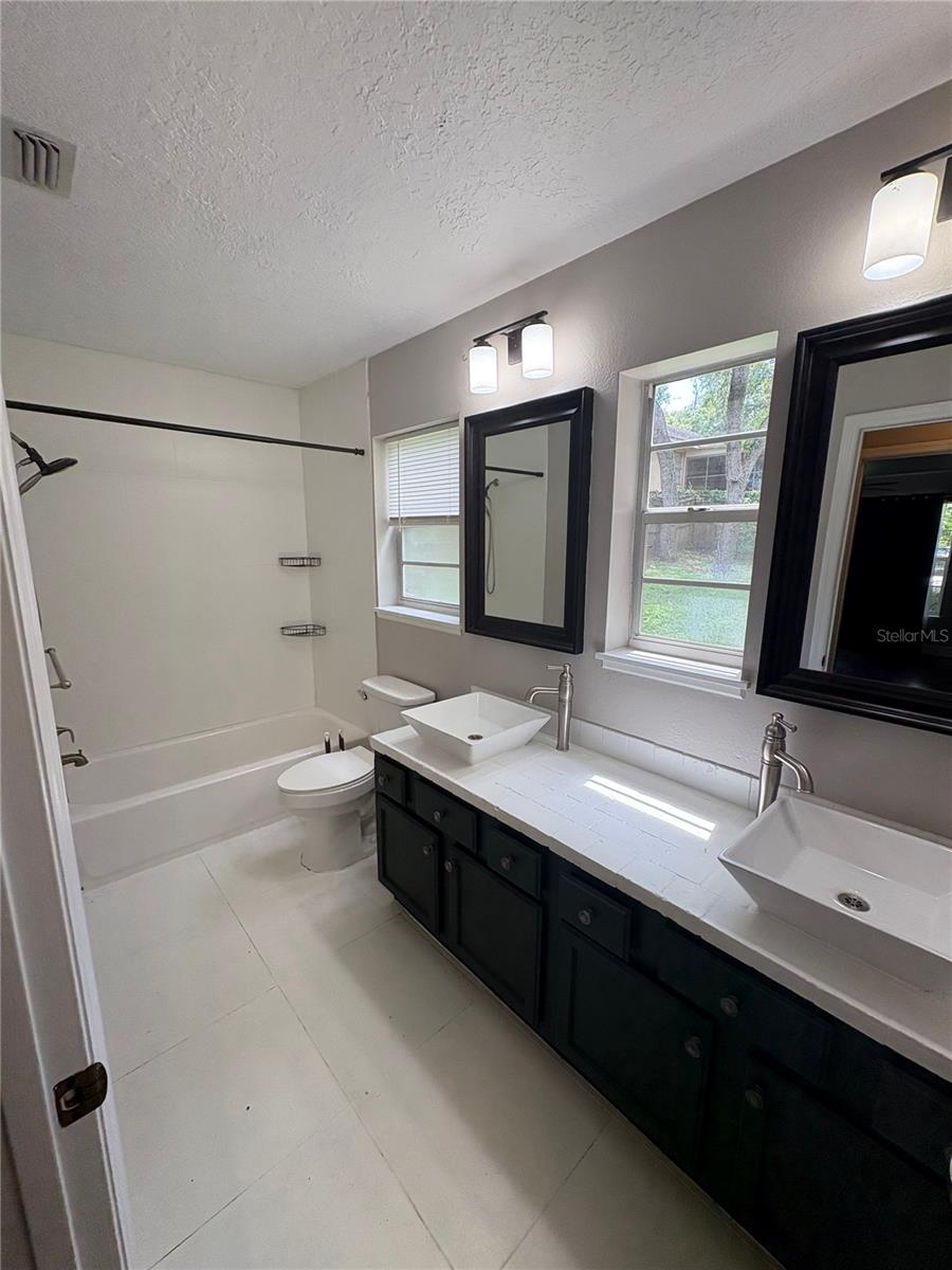 411 S COBBLE CT, MOUNT DORA, FL, 32757