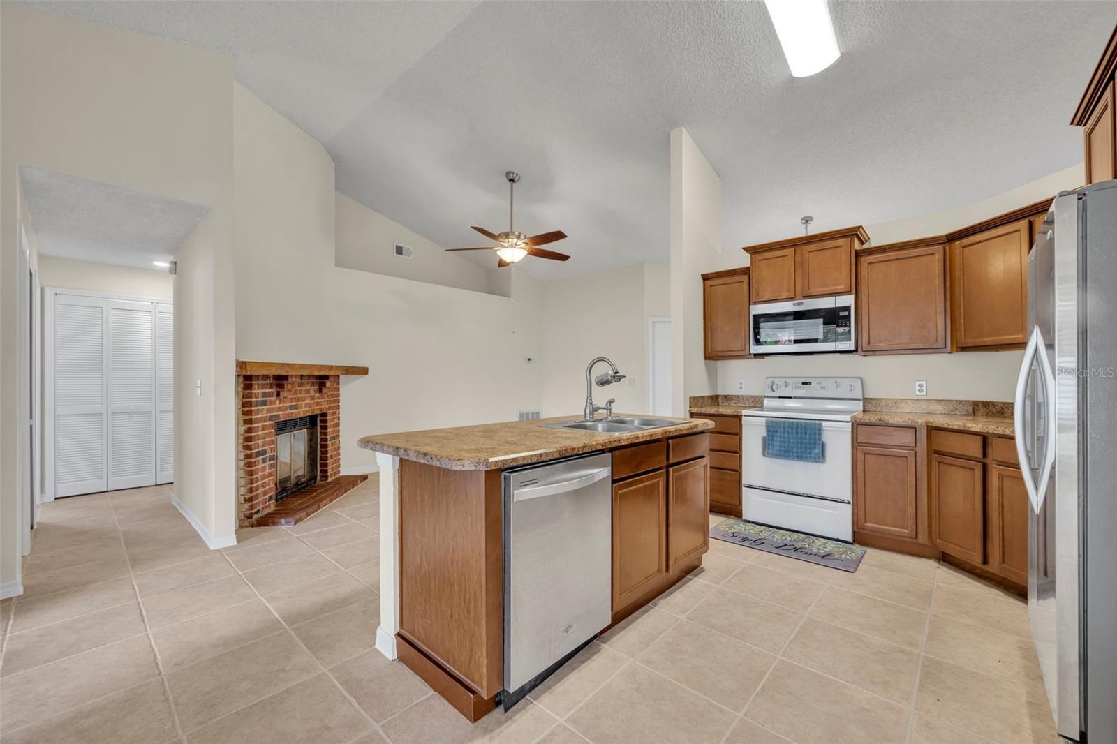 2237 CLEARWATER DR, DELTONA, FL, 32738