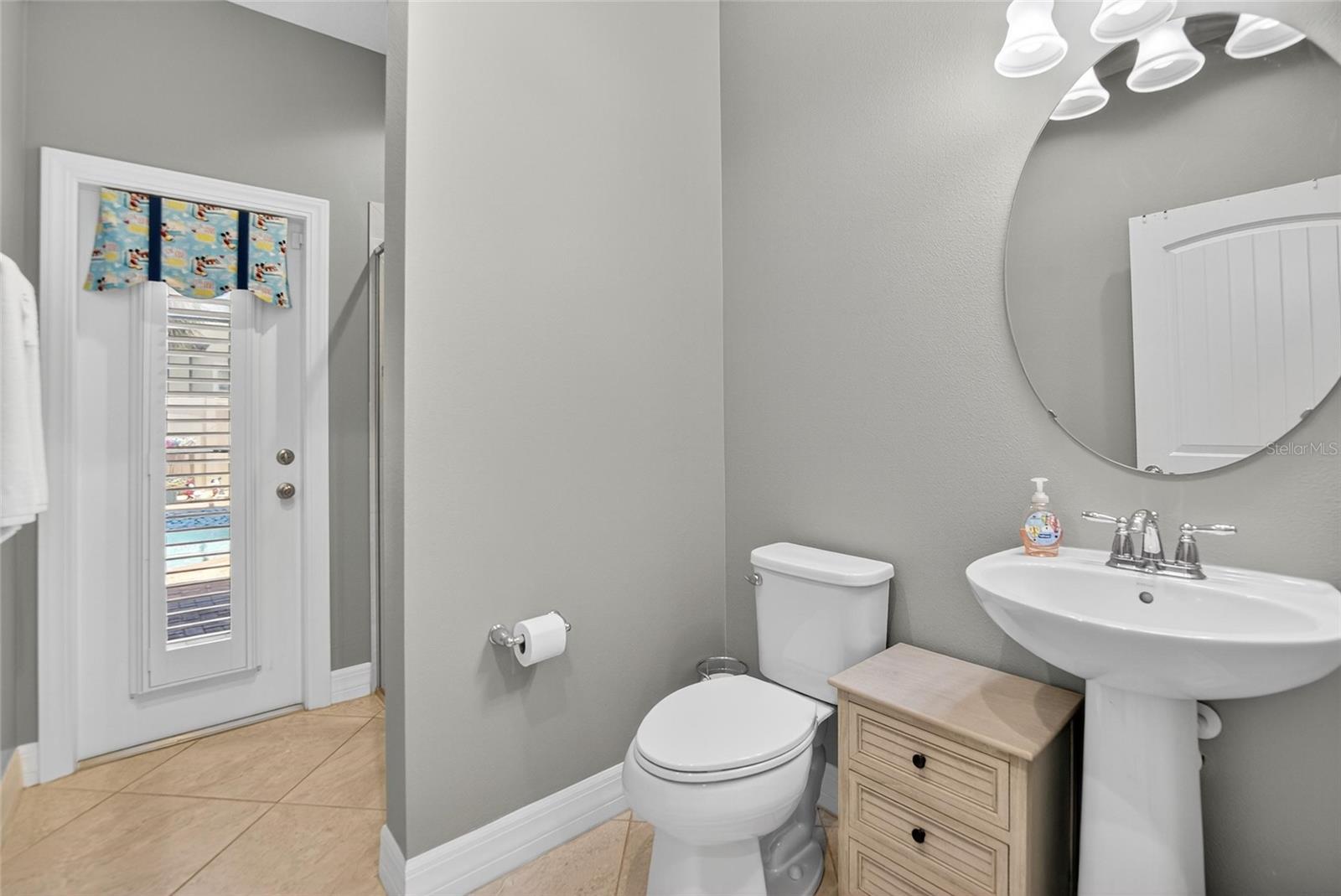 Pool (full) bathroom