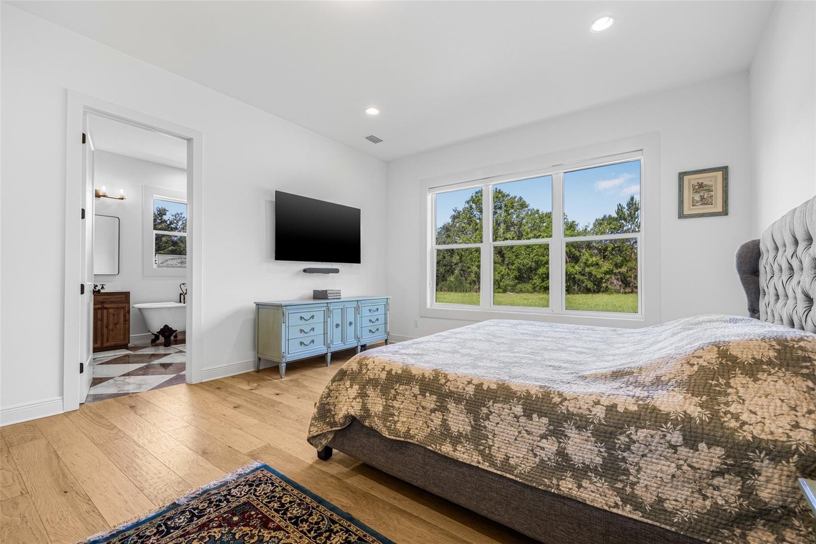 TB8402136 Property Photo