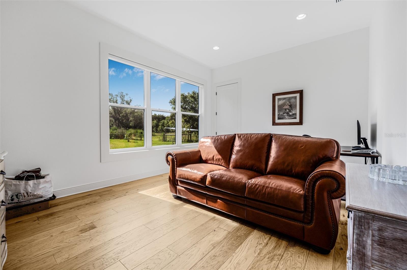 TB8402136 Property Photo