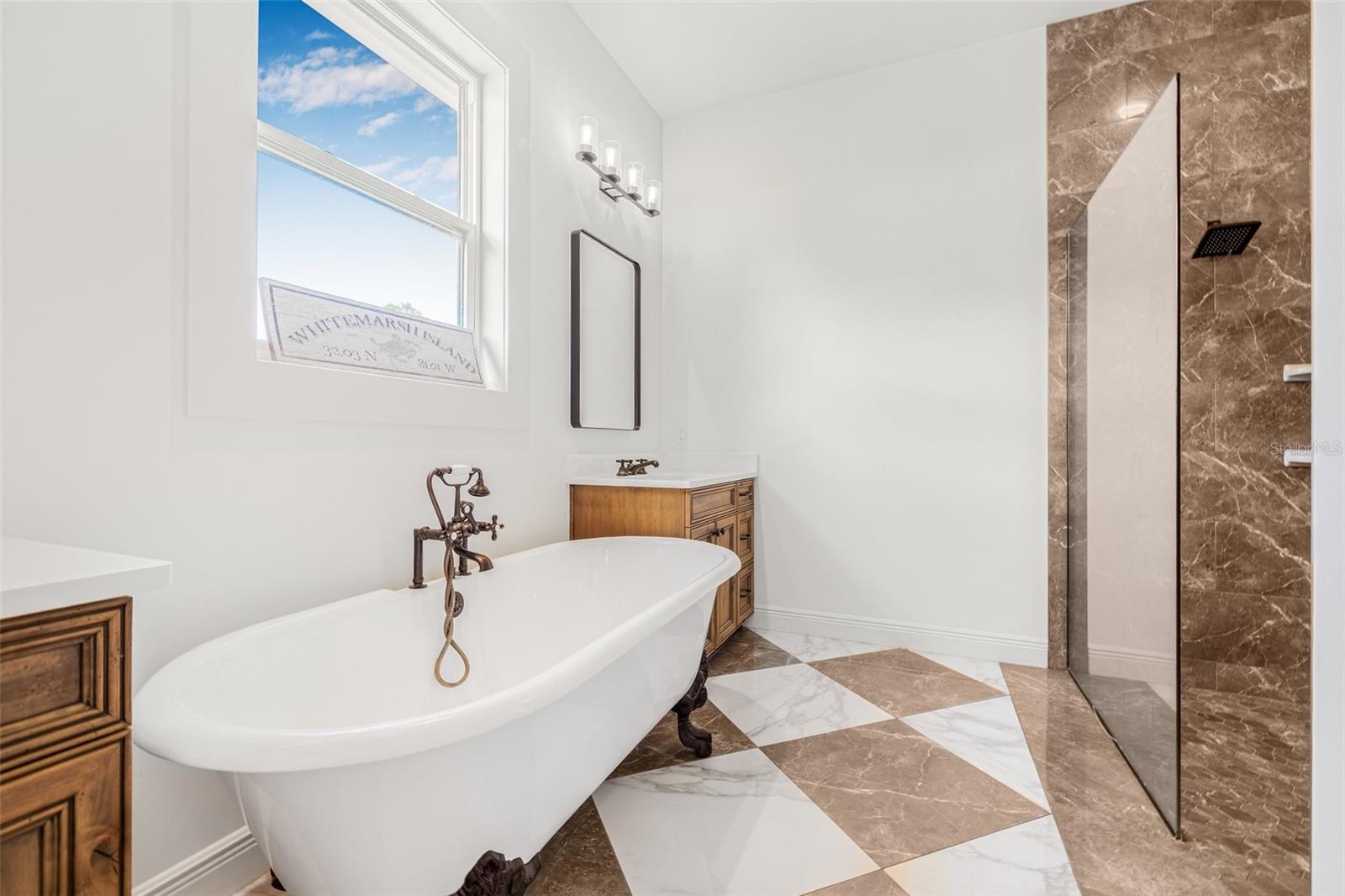 TB8402136 Property Photo