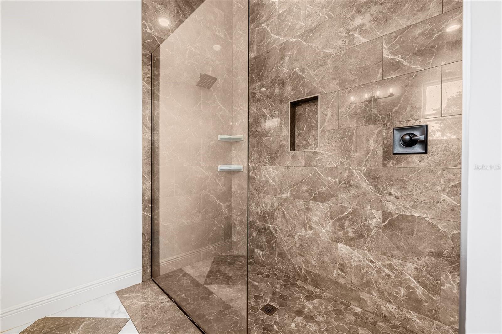 TB8402136 Property Photo