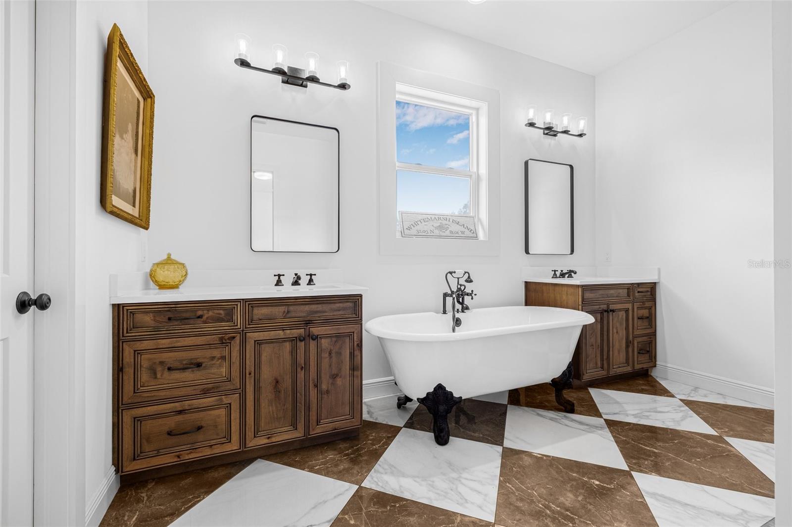 TB8402136 Property Photo