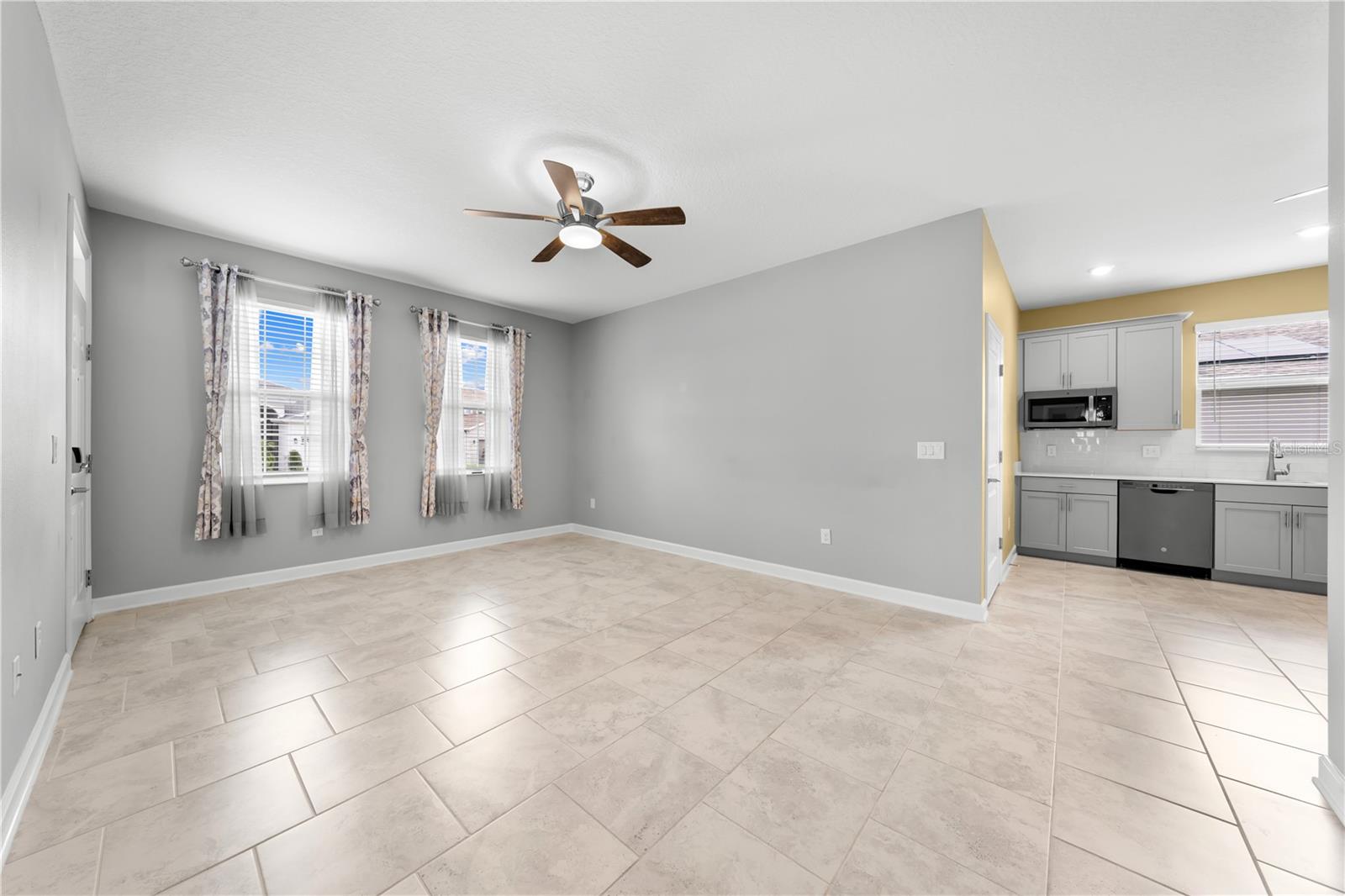 2412 CAMDEN PARK AVE, DAVENPORT, FL, 33837