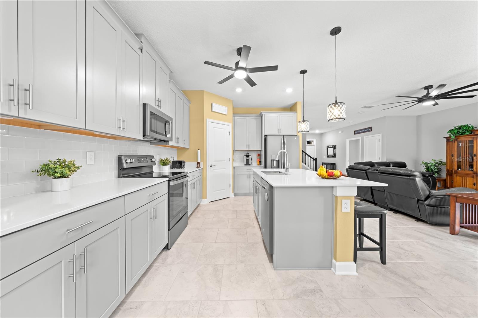 2412 CAMDEN PARK AVE, DAVENPORT, FL, 33837