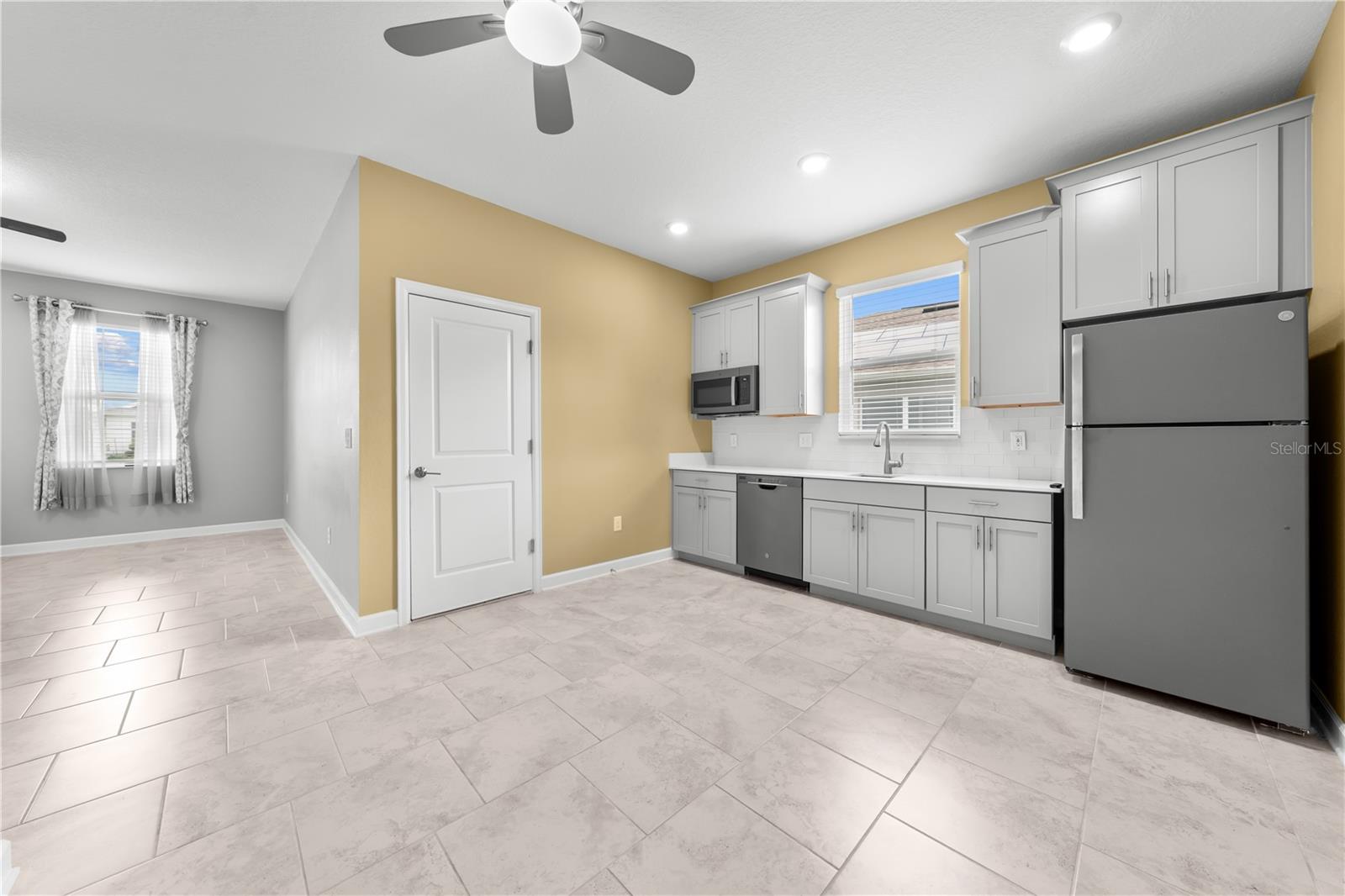 2412 CAMDEN PARK AVE, DAVENPORT, FL, 33837