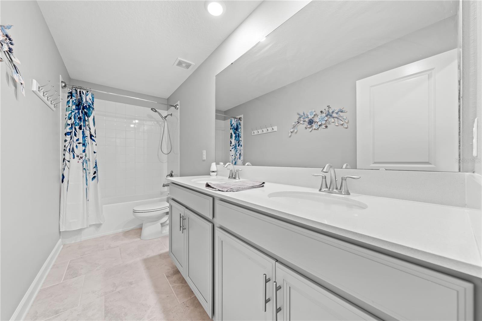 2412 CAMDEN PARK AVE, DAVENPORT, FL, 33837