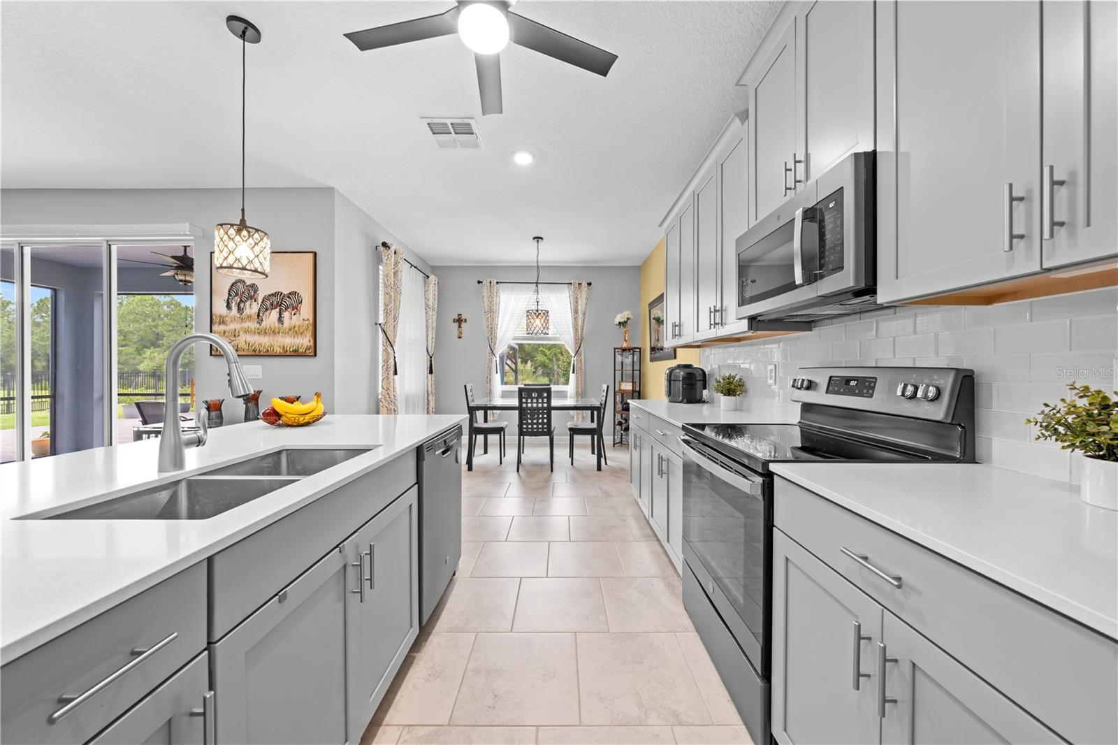 2412 CAMDEN PARK AVE, DAVENPORT, FL, 33837