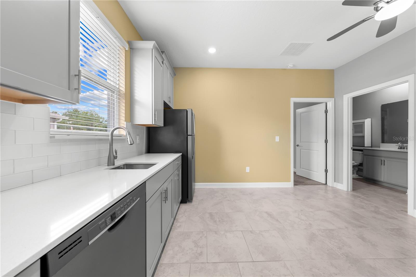 2412 CAMDEN PARK AVE, DAVENPORT, FL, 33837