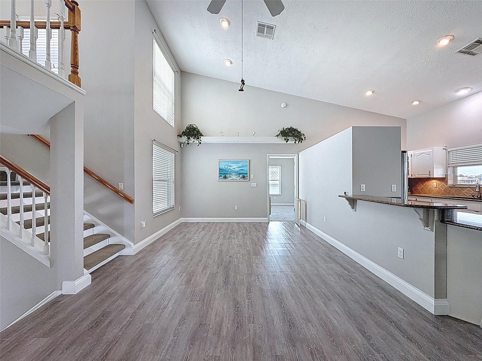 W7876906 Property Photo