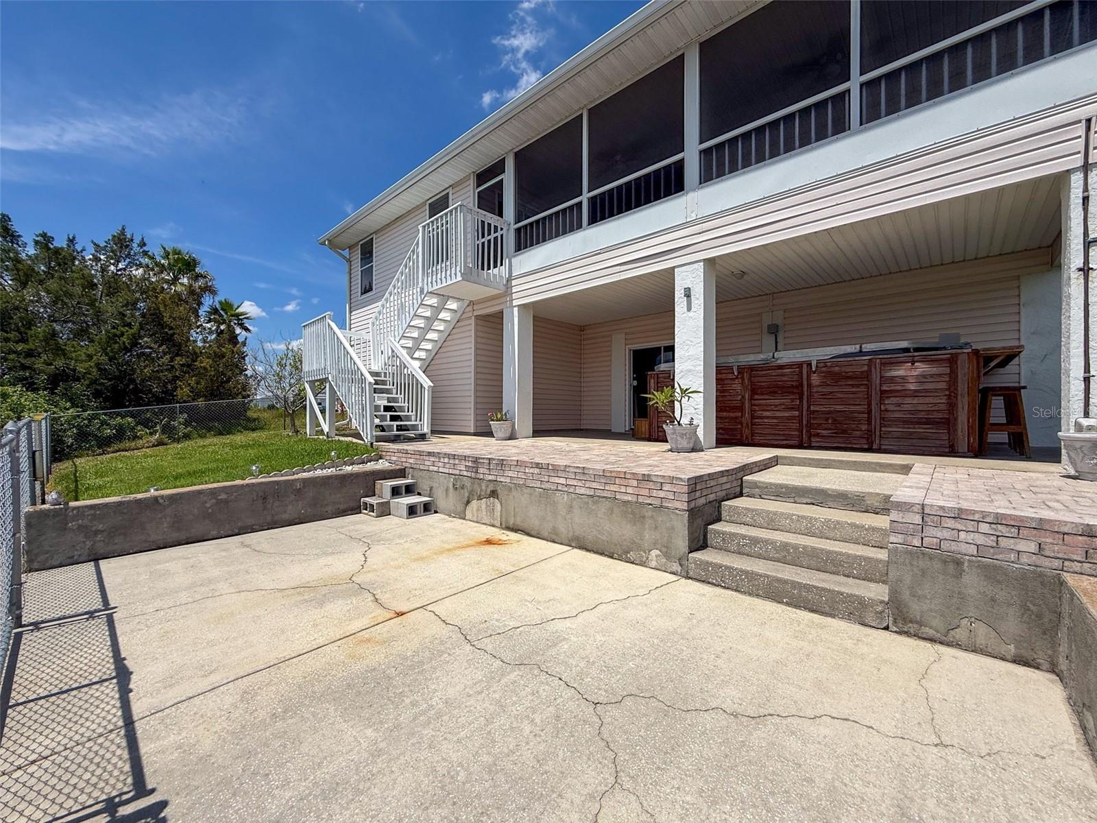 W7876906 Property Photo