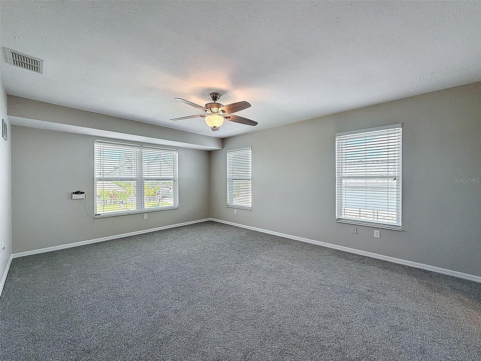 W7876906 Property Photo