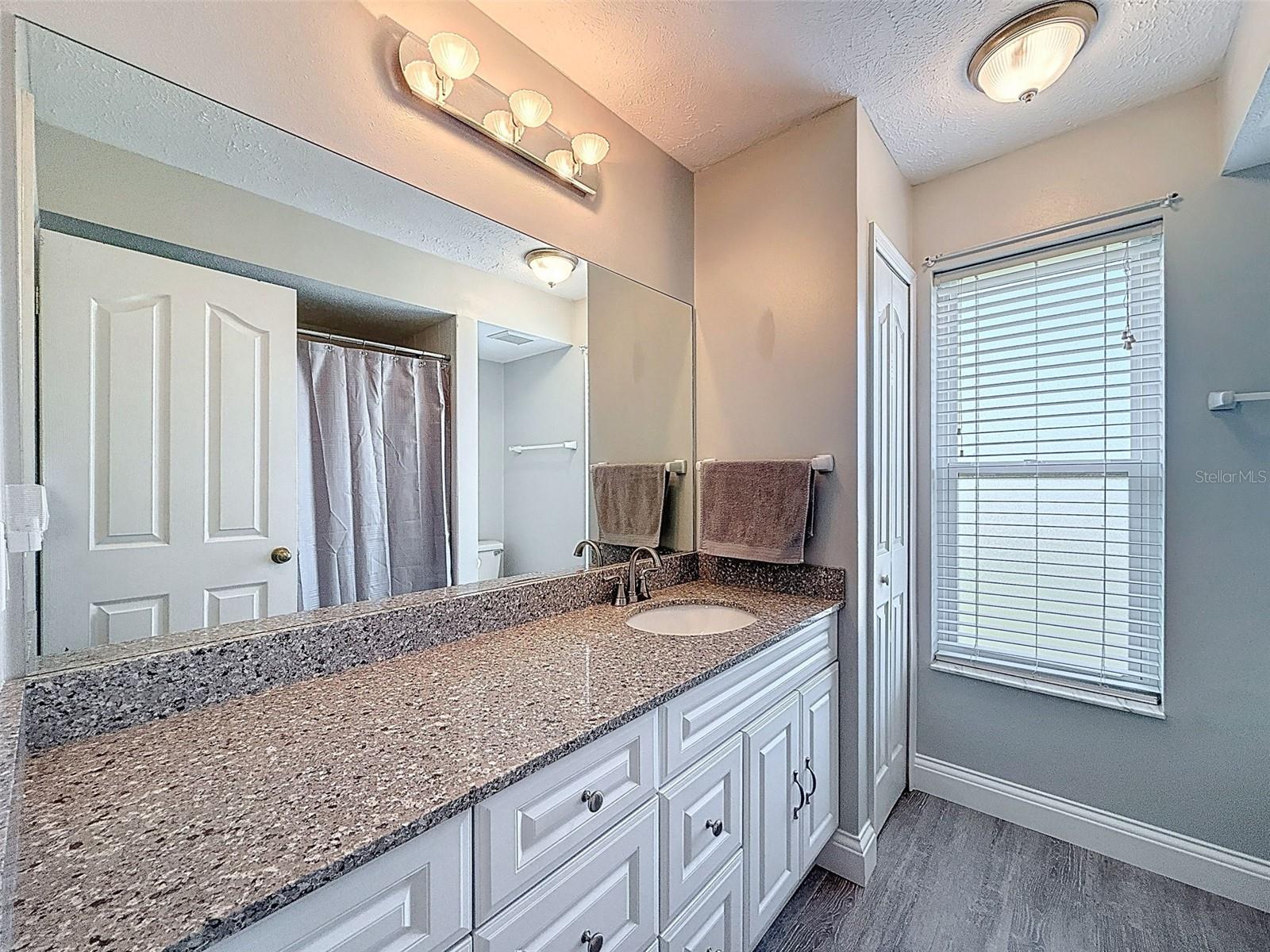 W7876906 Property Photo