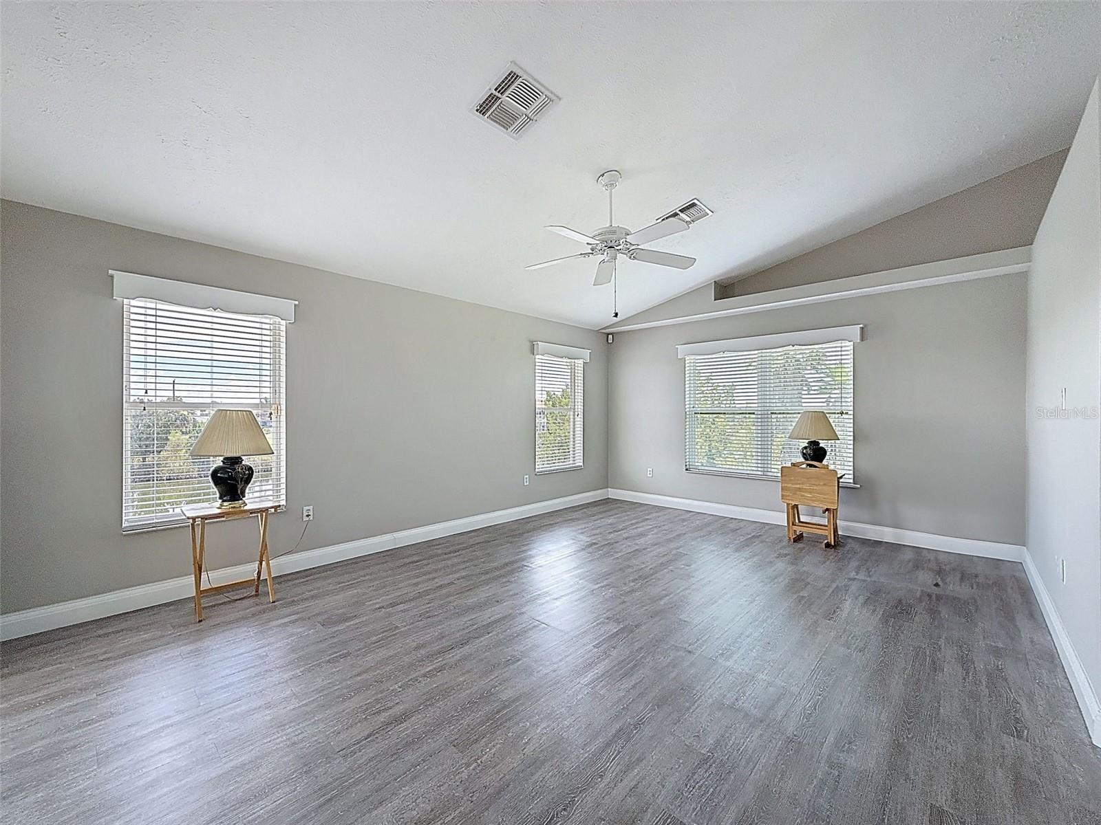W7876906 Property Photo