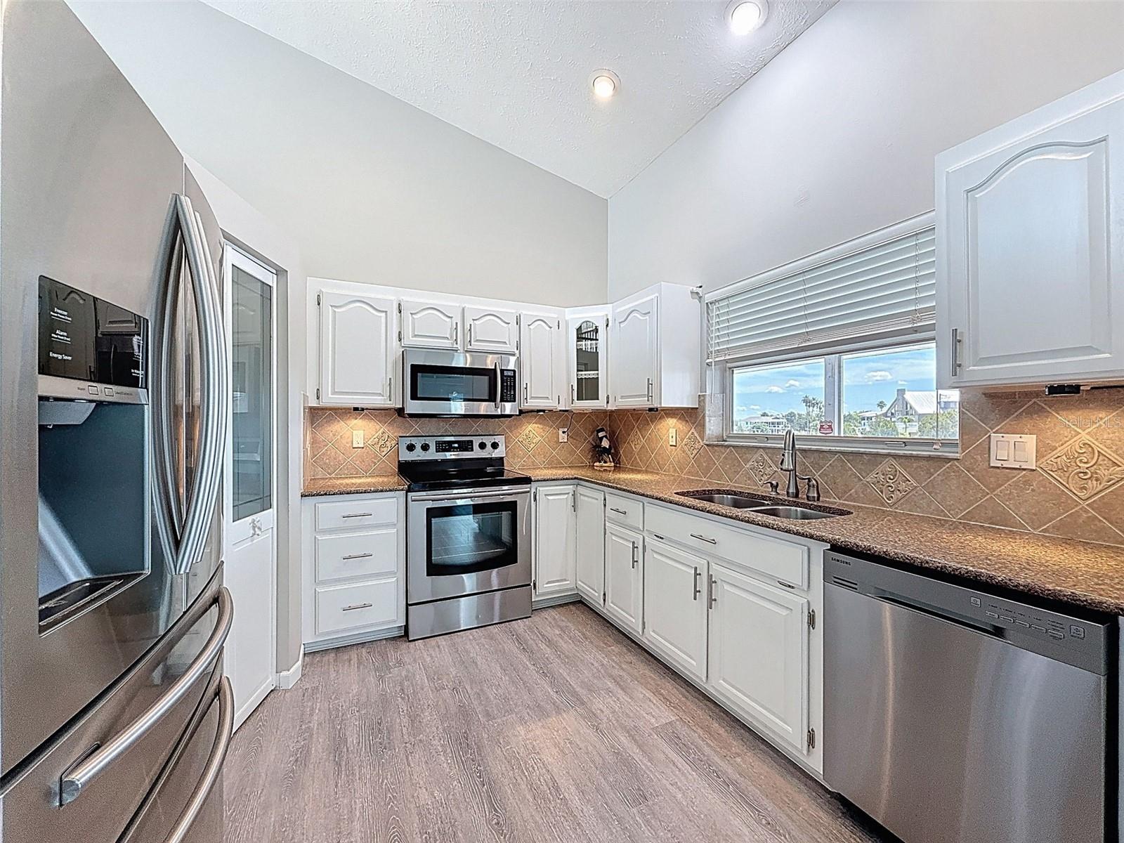 W7876906 Property Photo