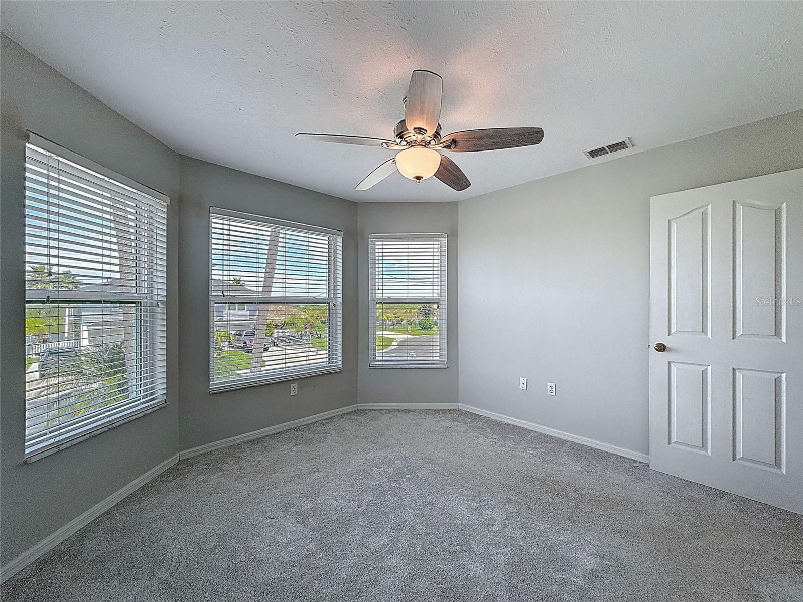 W7876906 Property Photo