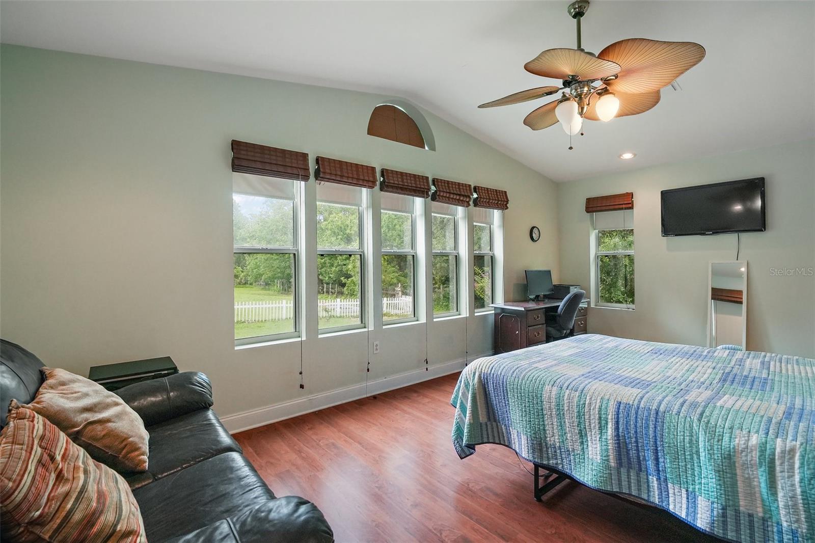 3026 LAKE GRIFFIN RD, LADY LAKE, FL, 32159