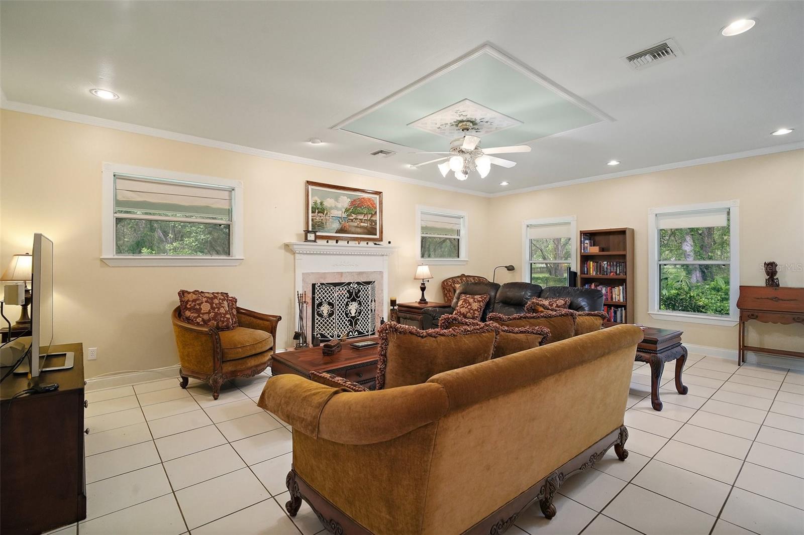 3026 LAKE GRIFFIN RD, LADY LAKE, FL, 32159