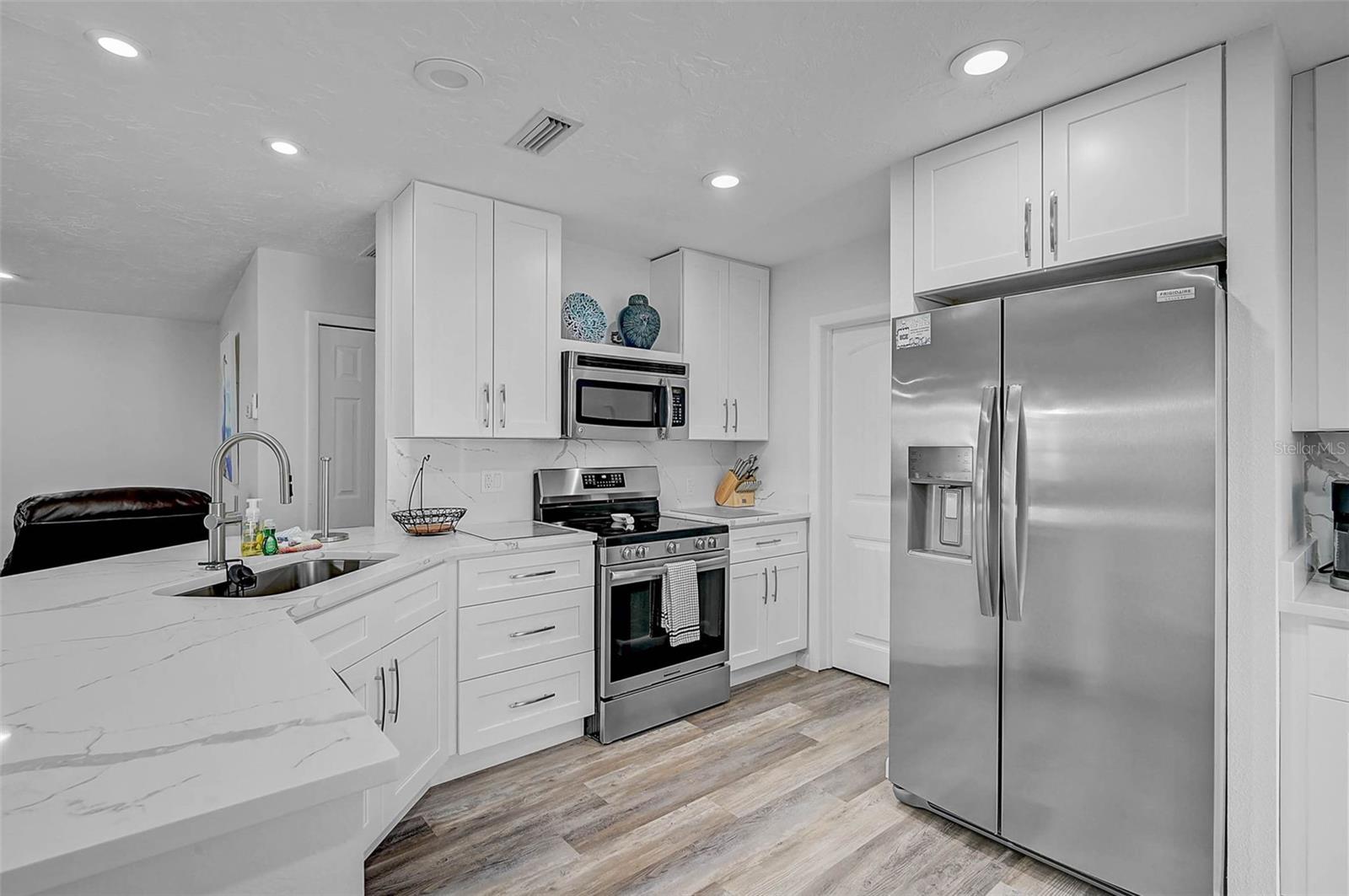 6308 MIDNIGHT PASS RD #6, SARASOTA, FL, 34242