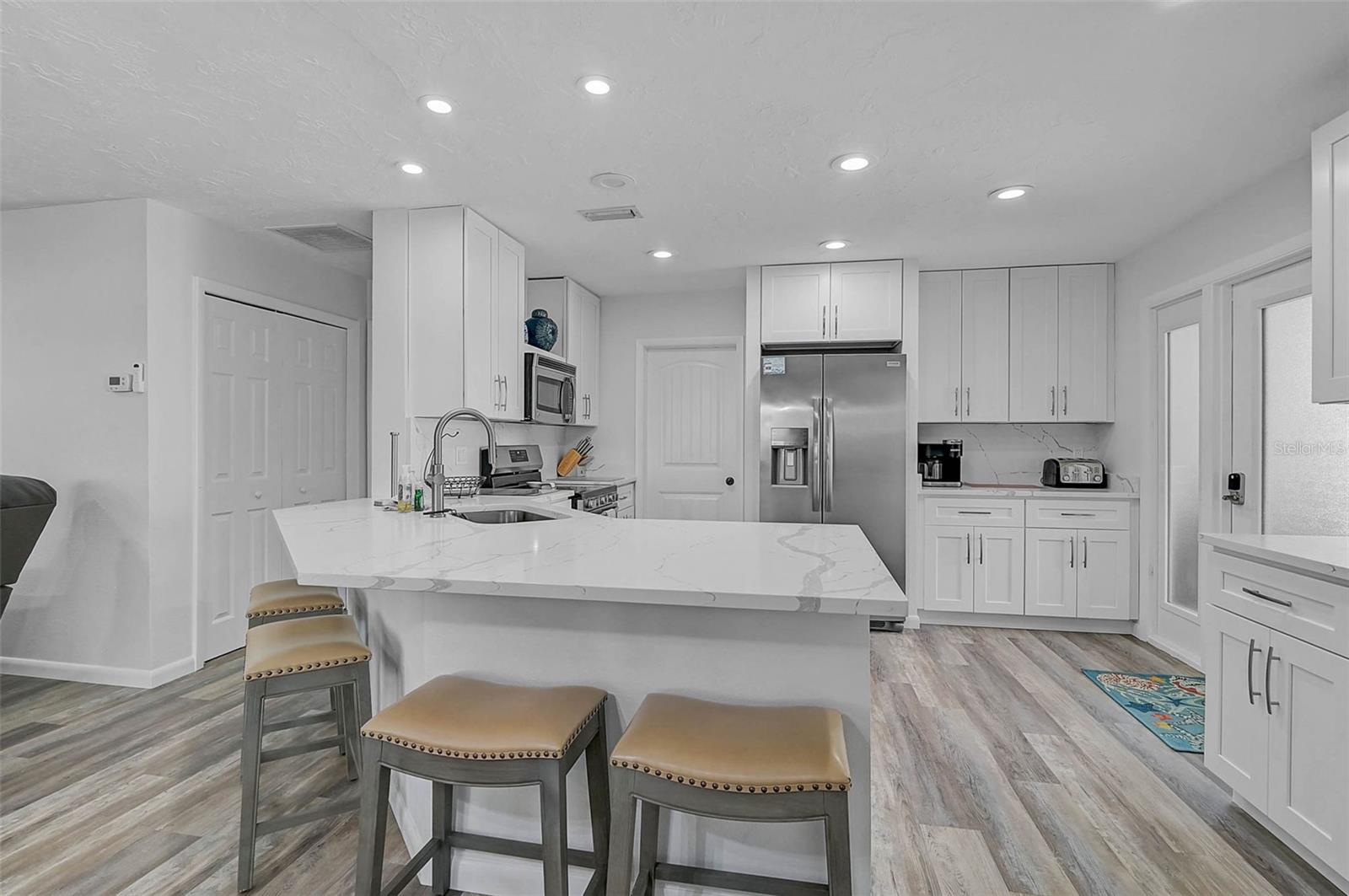 6308 MIDNIGHT PASS RD #6, SARASOTA, FL, 34242