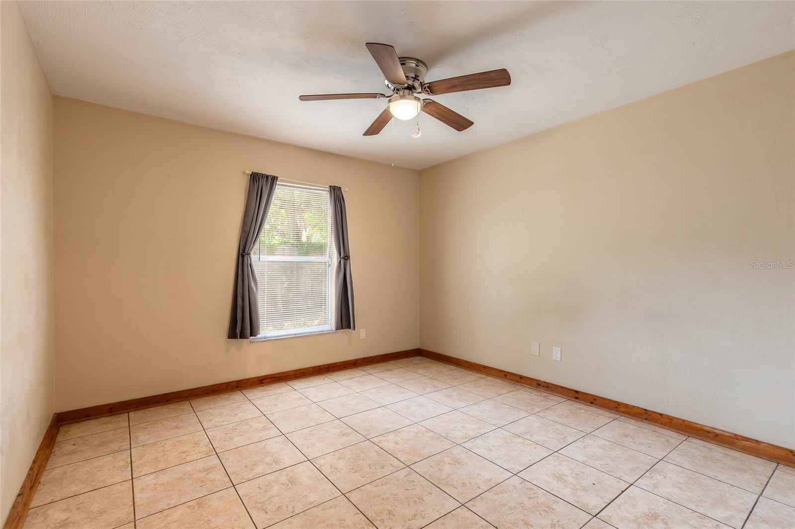 O6322882 Property Photo