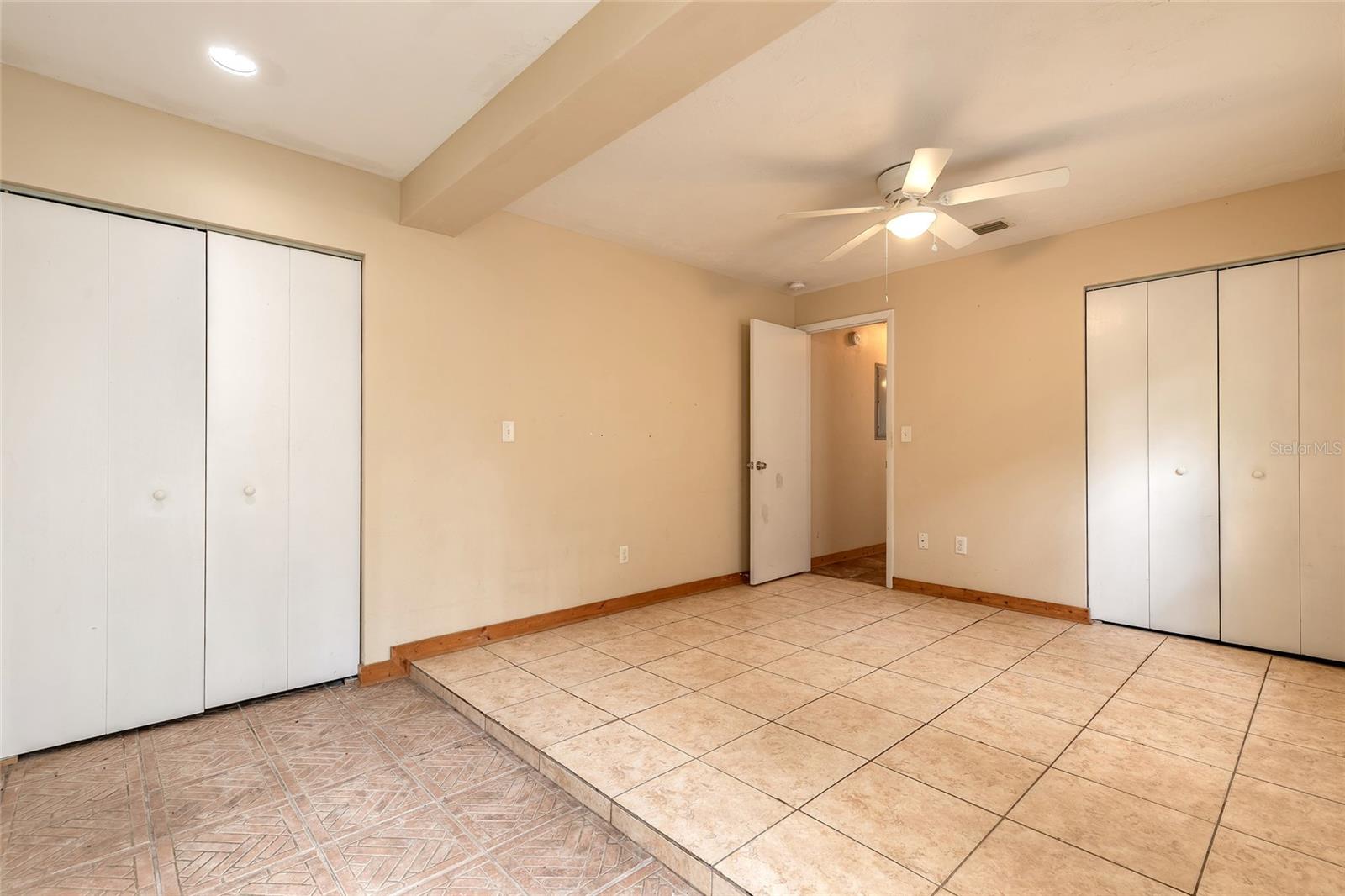 O6322882 Property Photo