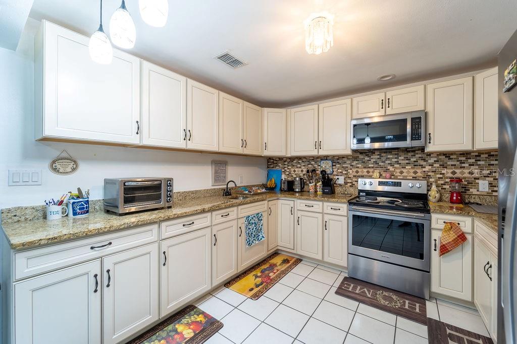 942 WILMINGTON DR, DELTONA, FL, 32725