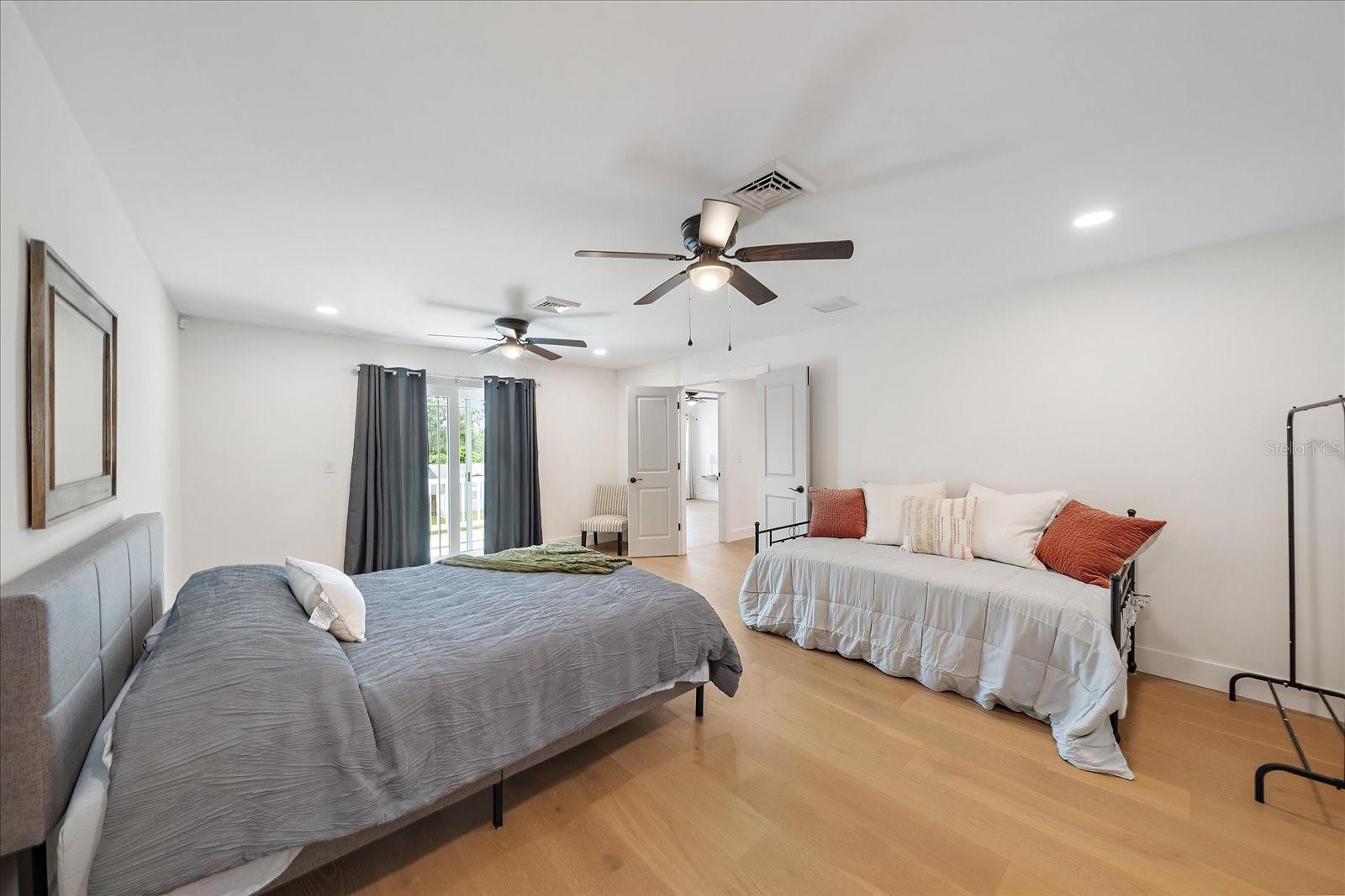 1876 LIVINGSTONE ST, SARASOTA, FL, 34231