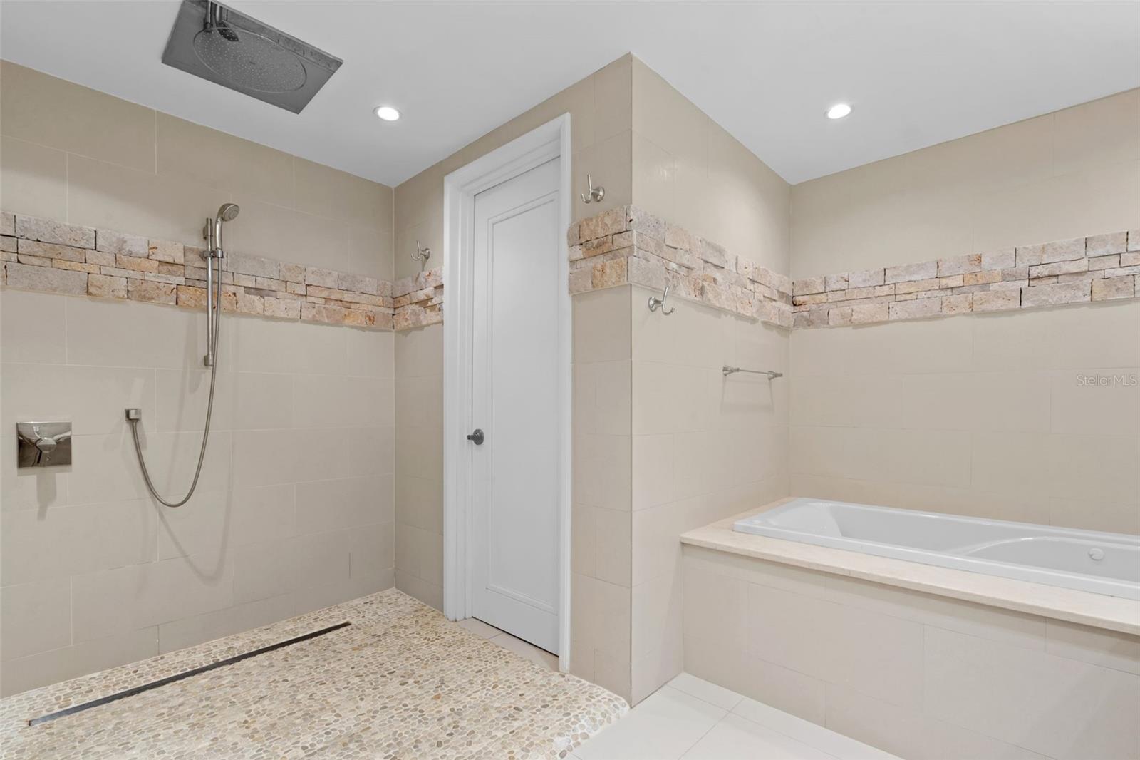 PR9114580 Property Photo