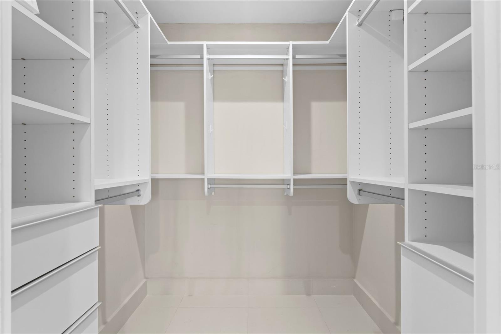 PR9114580 Property Photo