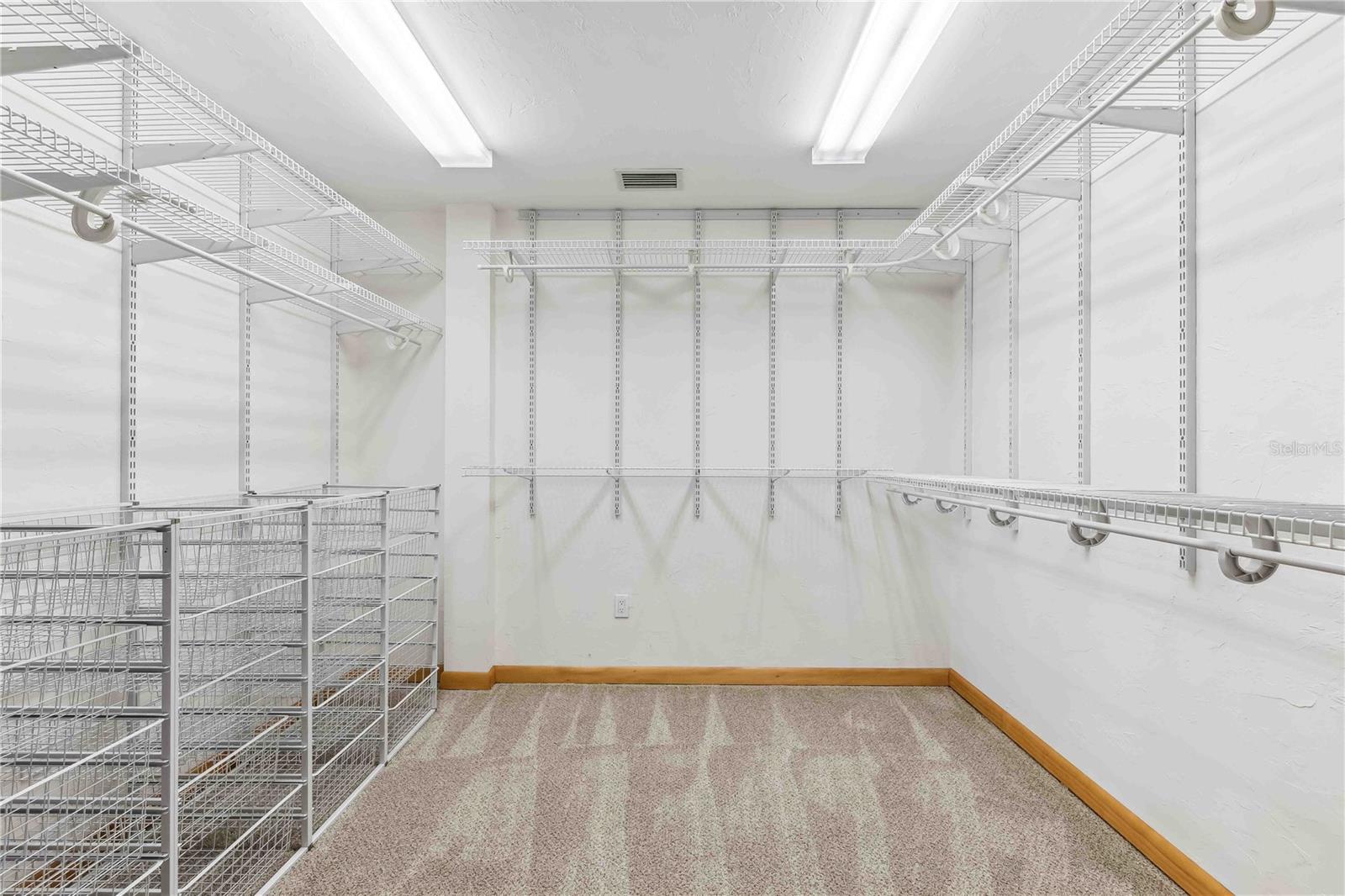 D6142937 Property Photo