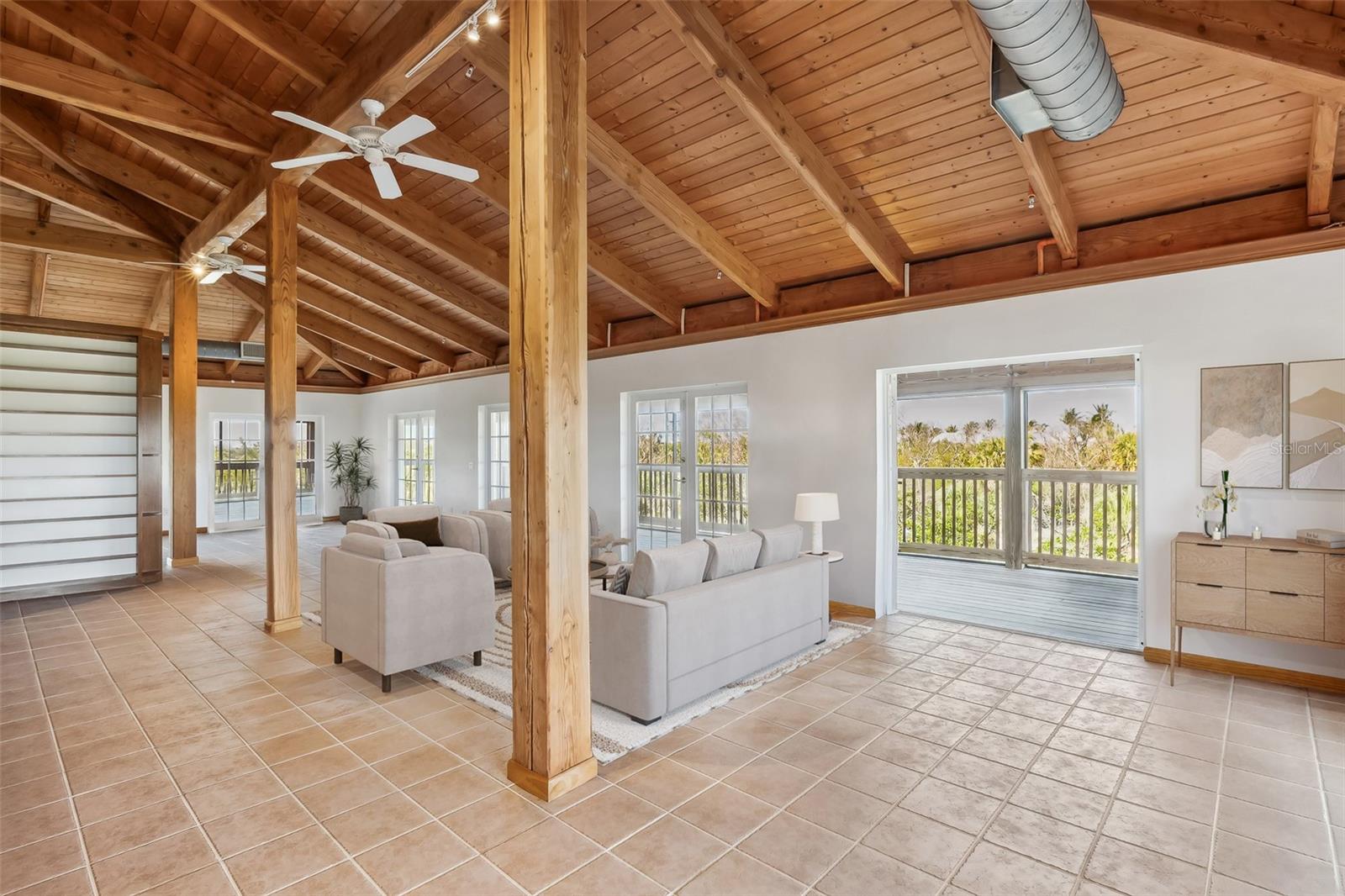 D6142937 Property Photo