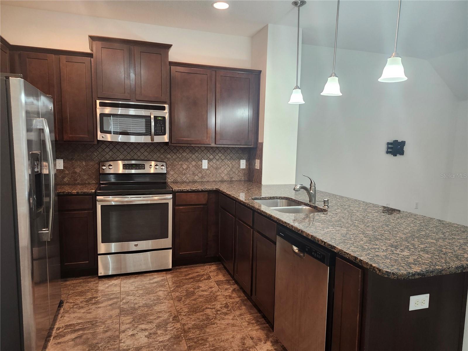 1866 GREENWOOD VALLEY DR, PLANT CITY, FL, 33563