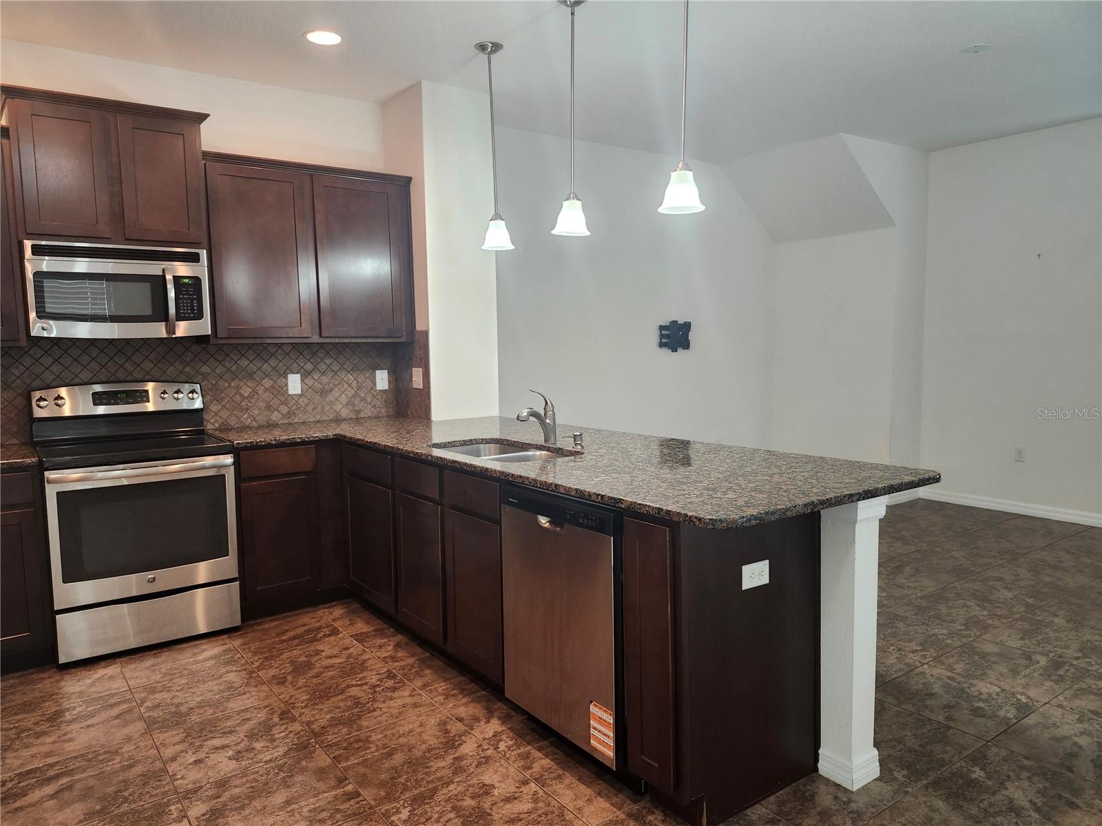 1866 GREENWOOD VALLEY DR, PLANT CITY, FL, 33563