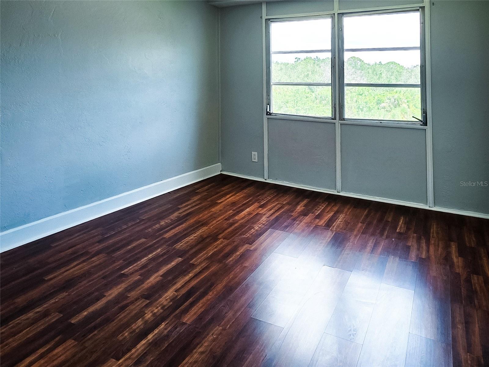 TB8402912 Property Photo