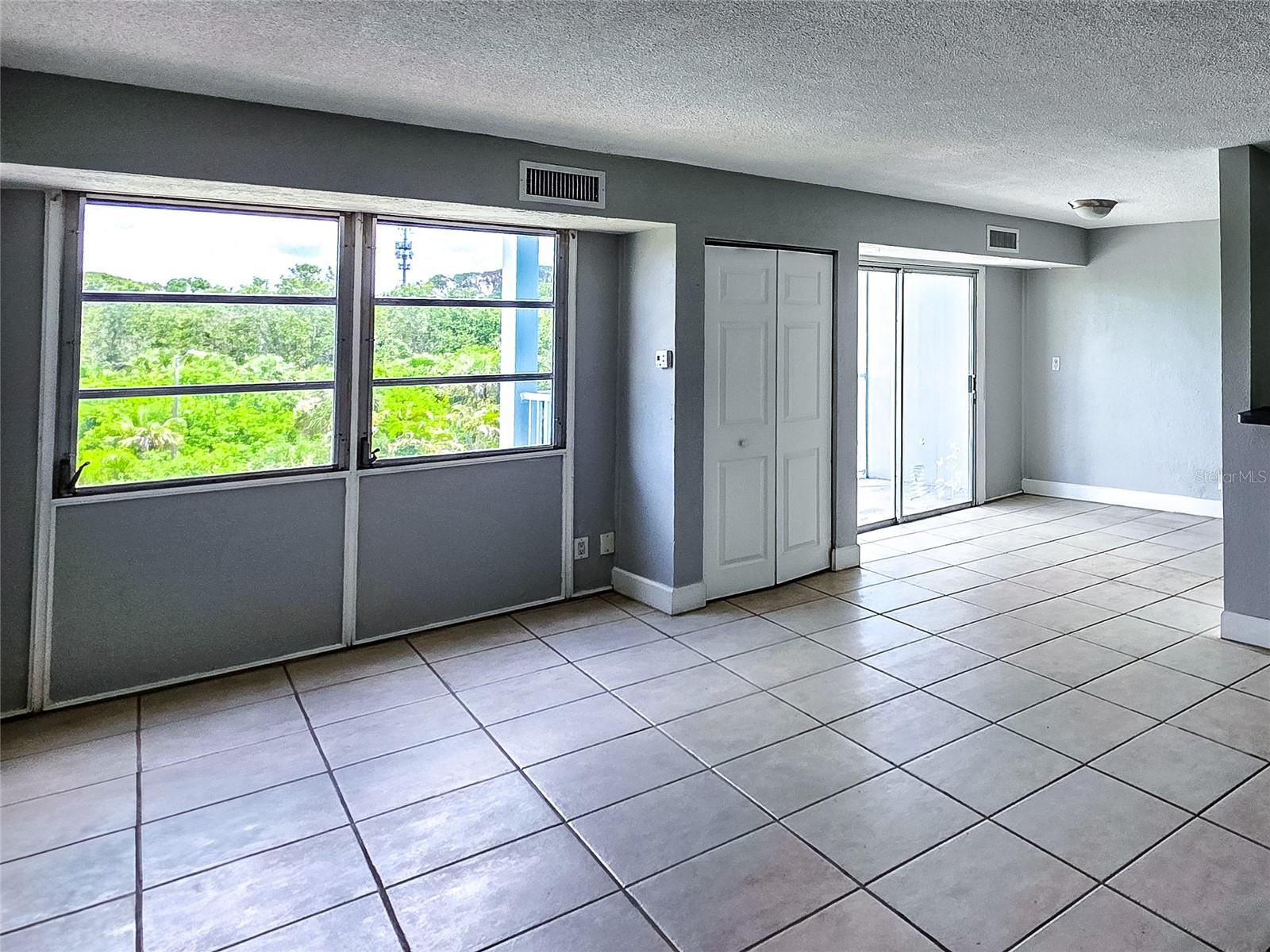 TB8402912 Property Photo