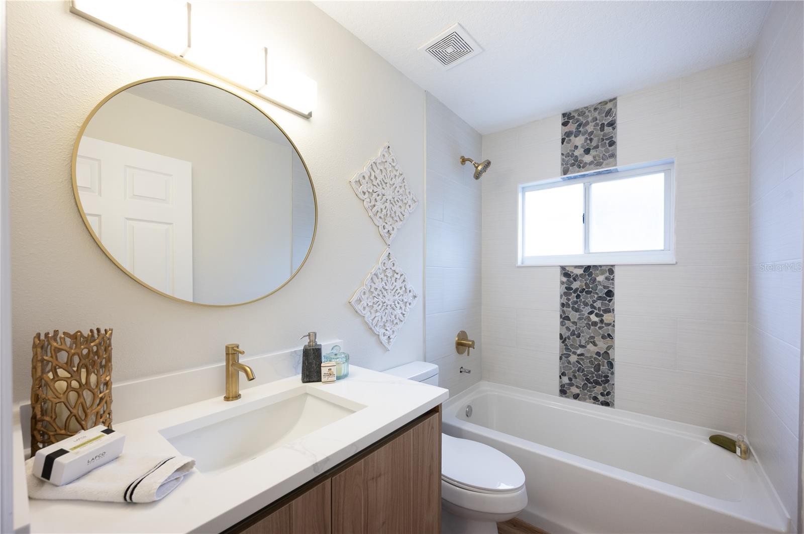 11725 DERBYSHIRE DR, TAMPA, FL, 33626