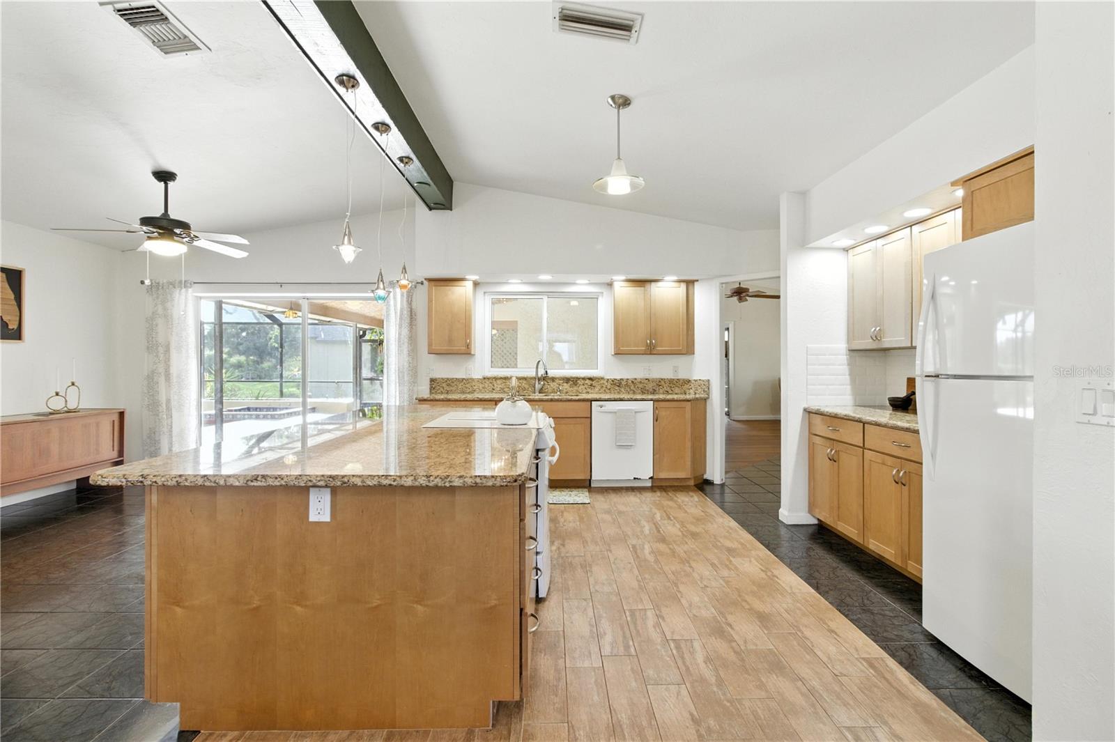 A4657726 Property Photo