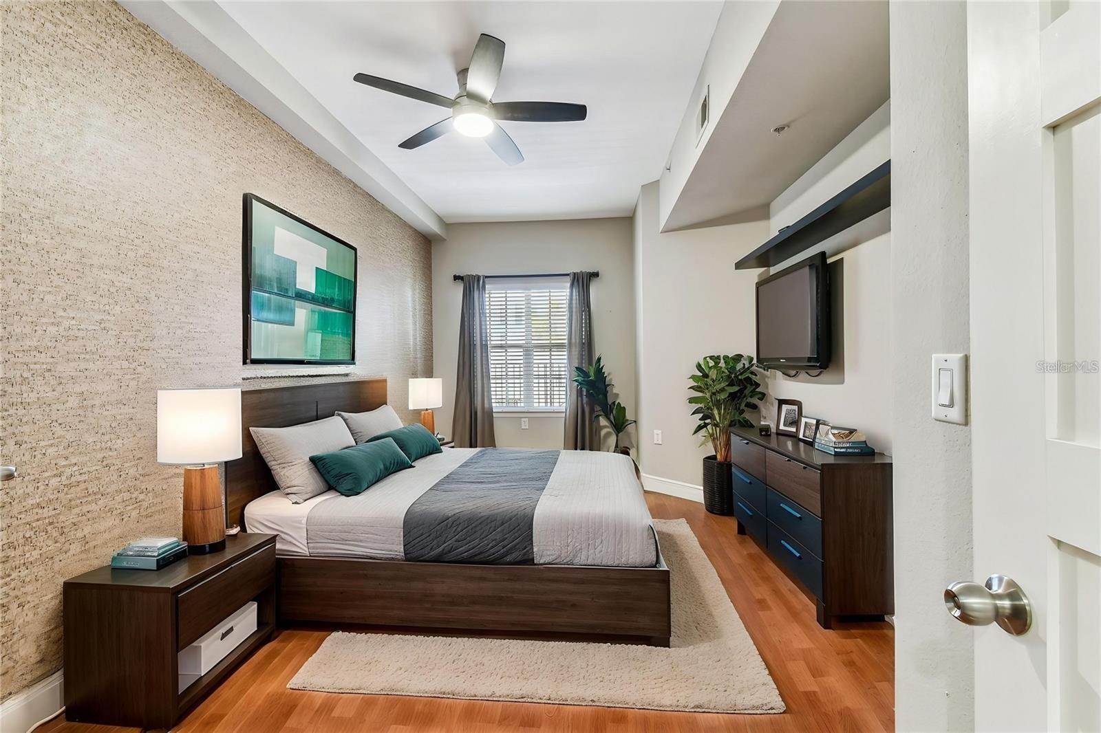 100 4TH AVE S #220, ST PETERSBURG, FL, 33701